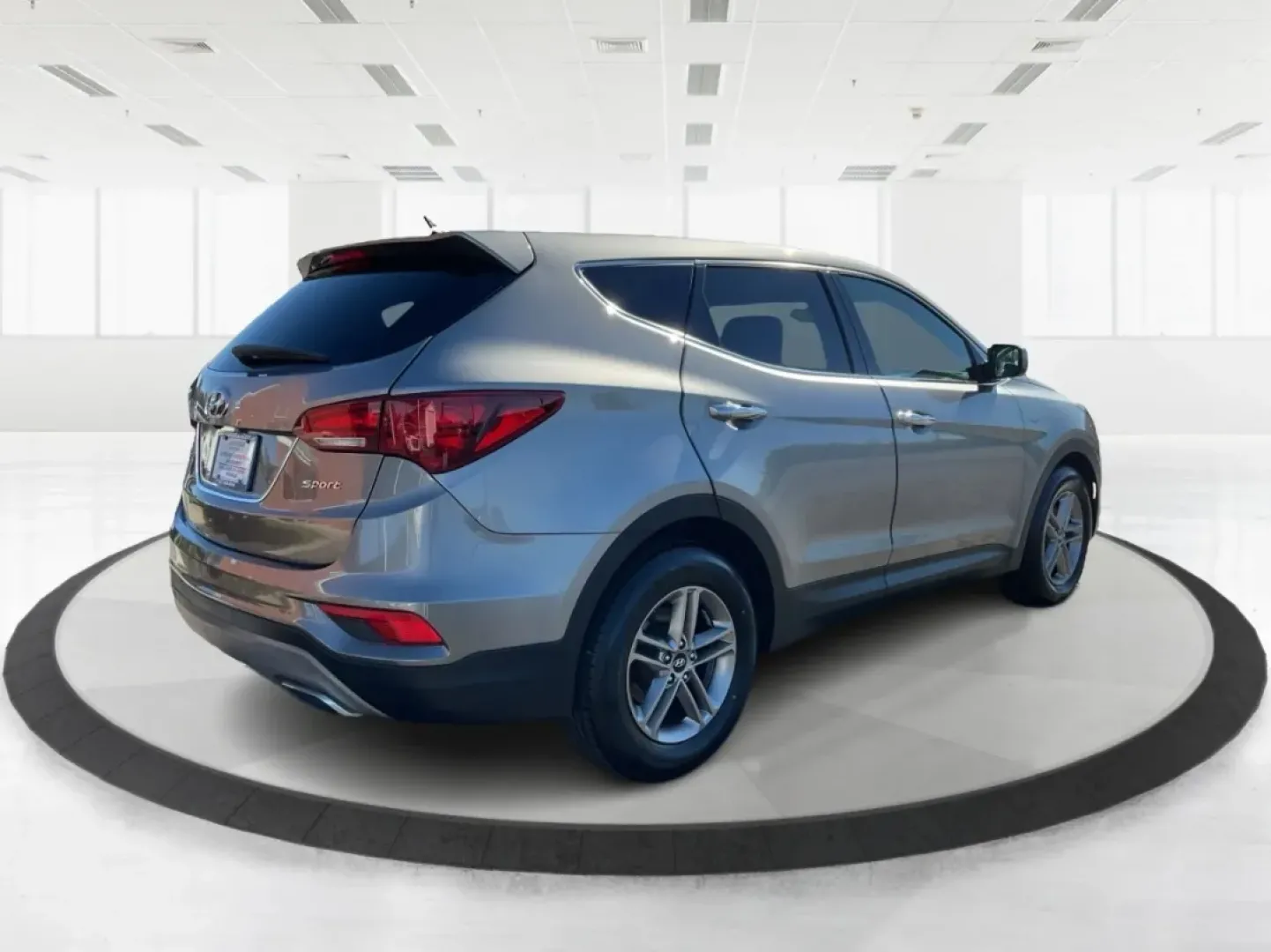 2018 Hyundai Santa Fe 2.4L (5XYZT3LB6JG) with an Theta II 2.4L I-4 gasoline direct injection engine, located at 4508 South Dixie Dr, Moraine, OH, 45439, (937) 908-9800, 39.689976, -84.218452 - Elevate your family adventures and daily commutes with the remarkable 2018 Hyundai Santa Fe, now available at Advantage Car and Credit - Moraine. This SUV is designed to seamlessly fit into your lifestyle, whether you're navigating busy streets, embarking on weekend getaways, or tackling the challen - Photo#2