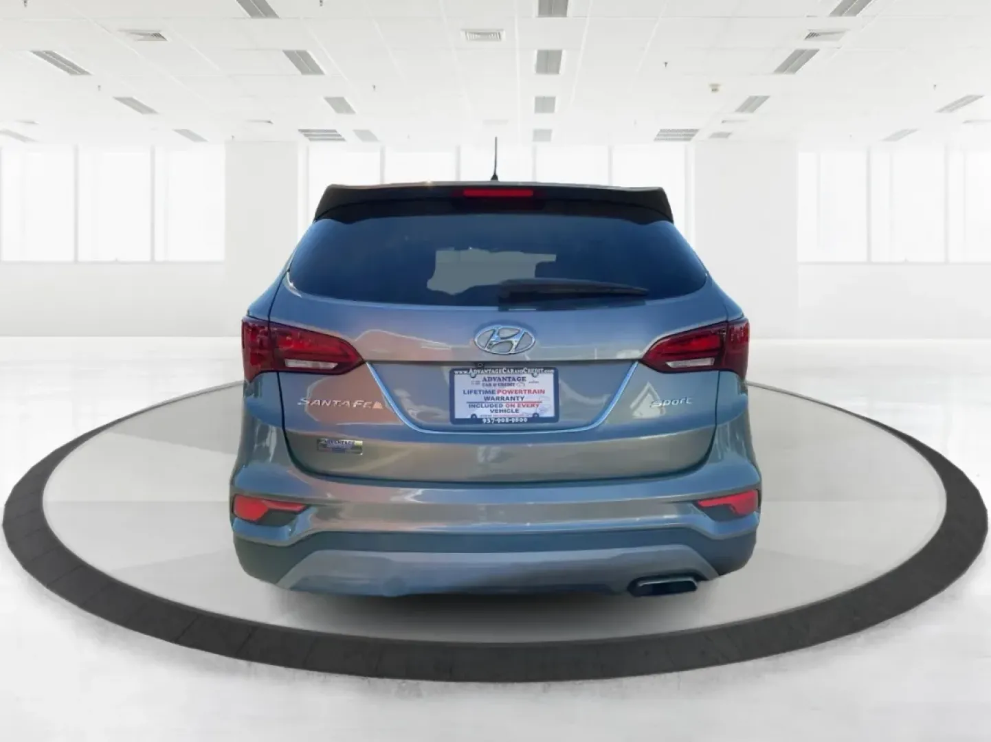 2018 Hyundai Santa Fe 2.4L (5XYZT3LB6JG) with an Theta II 2.4L I-4 gasoline direct injection engine, located at 4508 South Dixie Dr, Moraine, OH, 45439, (937) 908-9800, 39.689976, -84.218452 - Elevate your family adventures and daily commutes with the remarkable 2018 Hyundai Santa Fe, now available at Advantage Car and Credit - Moraine. This SUV is designed to seamlessly fit into your lifestyle, whether you're navigating busy streets, embarking on weekend getaways, or tackling the challen - Photo#3