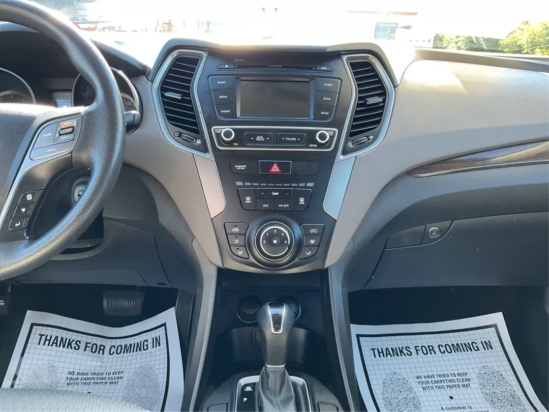 2018 Hyundai Santa Fe 2.4L (5XYZT3LB6JG) with an Theta II 2.4L I-4 gasoline direct injection engine, located at 4508 South Dixie Dr, Moraine, OH, 45439, (937) 908-9800, 39.689976, -84.218452 - Elevate your family adventures and daily commutes with the remarkable 2018 Hyundai Santa Fe, now available at Advantage Car and Credit - Moraine. This SUV is designed to seamlessly fit into your lifestyle, whether you're navigating busy streets, embarking on weekend getaways, or tackling the challen - Photo#13