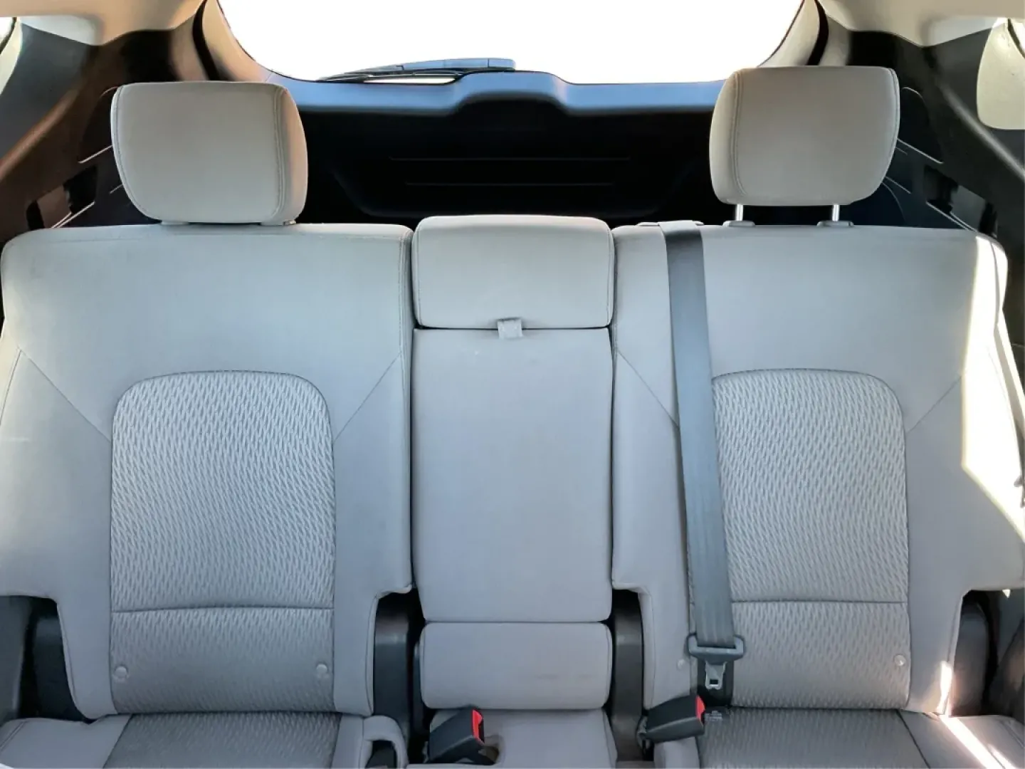 2018 Hyundai Santa Fe 2.4L (5XYZT3LB6JG) with an Theta II 2.4L I-4 gasoline direct injection engine, located at 4508 South Dixie Dr, Moraine, OH, 45439, (937) 908-9800, 39.689976, -84.218452 - Elevate your family adventures and daily commutes with the remarkable 2018 Hyundai Santa Fe, now available at Advantage Car and Credit - Moraine. This SUV is designed to seamlessly fit into your lifestyle, whether you're navigating busy streets, embarking on weekend getaways, or tackling the challen - Photo#14