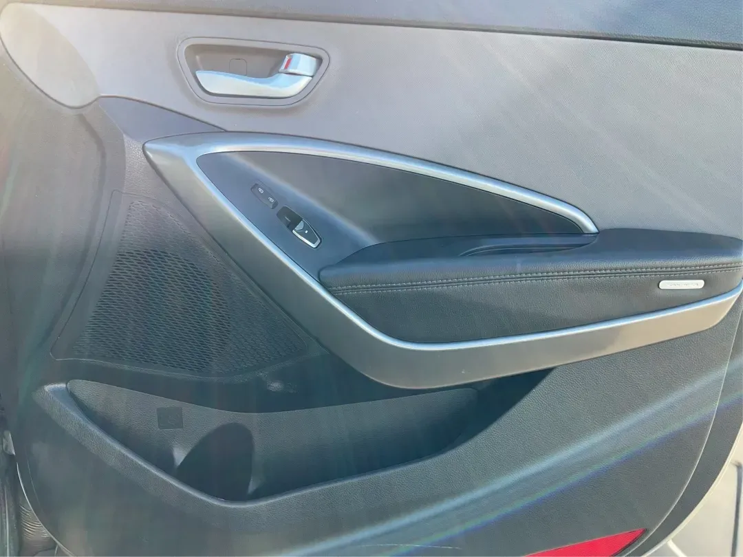 2018 Hyundai Santa Fe 2.4L (5XYZT3LB6JG) with an Theta II 2.4L I-4 gasoline direct injection engine, located at 4508 South Dixie Dr, Moraine, OH, 45439, (937) 908-9800, 39.689976, -84.218452 - Elevate your family adventures and daily commutes with the remarkable 2018 Hyundai Santa Fe, now available at Advantage Car and Credit - Moraine. This SUV is designed to seamlessly fit into your lifestyle, whether you're navigating busy streets, embarking on weekend getaways, or tackling the challen - Photo#18