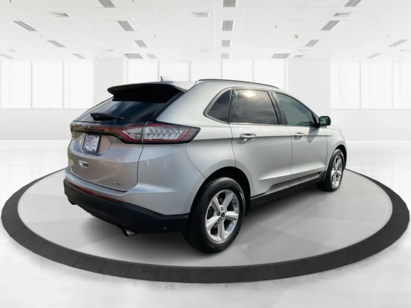 2016 Ford Edge SE (2FMPK4G9XGB) with an EcoBoost 2L I-4 gasoline direct injection engine, located at 1184 Kauffman Ave, Fairborn, OH, 45324, (937) 908-9800, 39.807072, -84.030914 - Rev up your lifestyle with the perfect blend of style, comfort, and utility that the 2016 Ford Edge SE offers! If you're looking for a reliable SUV that seamlessly fits into your busy life-whether it's taking the kids to school, embarking on family adventures, or handling your daily commute-this veh - Photo#2