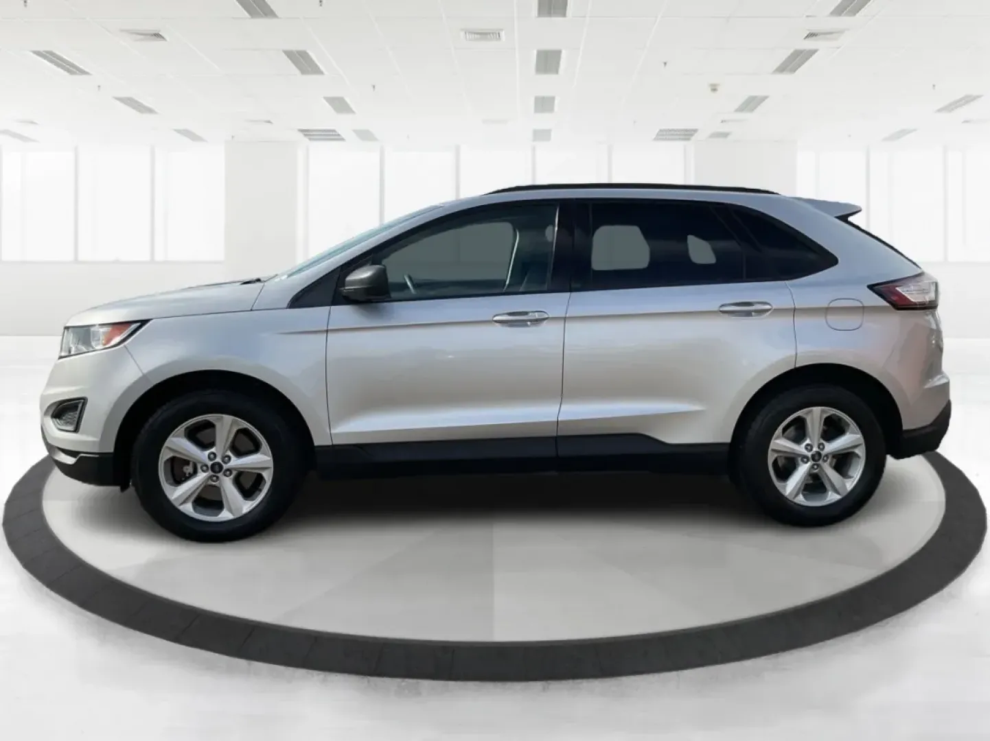 2016 Ford Edge SE (2FMPK4G9XGB) with an EcoBoost 2L I-4 gasoline direct injection engine, located at 1184 Kauffman Ave, Fairborn, OH, 45324, (937) 908-9800, 39.807072, -84.030914 - Rev up your lifestyle with the perfect blend of style, comfort, and utility that the 2016 Ford Edge SE offers! If you're looking for a reliable SUV that seamlessly fits into your busy life-whether it's taking the kids to school, embarking on family adventures, or handling your daily commute-this veh - Photo#5