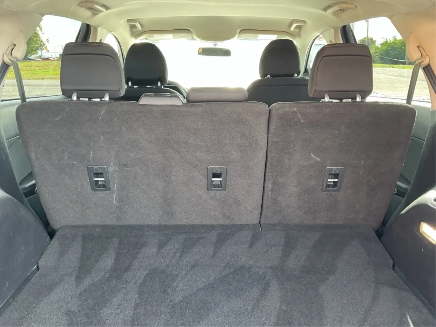 2016 Ford Edge SE (2FMPK4G9XGB) with an EcoBoost 2L I-4 gasoline direct injection engine, located at 1184 Kauffman Ave, Fairborn, OH, 45324, (937) 908-9800, 39.807072, -84.030914 - Rev up your lifestyle with the perfect blend of style, comfort, and utility that the 2016 Ford Edge SE offers! If you're looking for a reliable SUV that seamlessly fits into your busy life-whether it's taking the kids to school, embarking on family adventures, or handling your daily commute-this veh - Photo#12