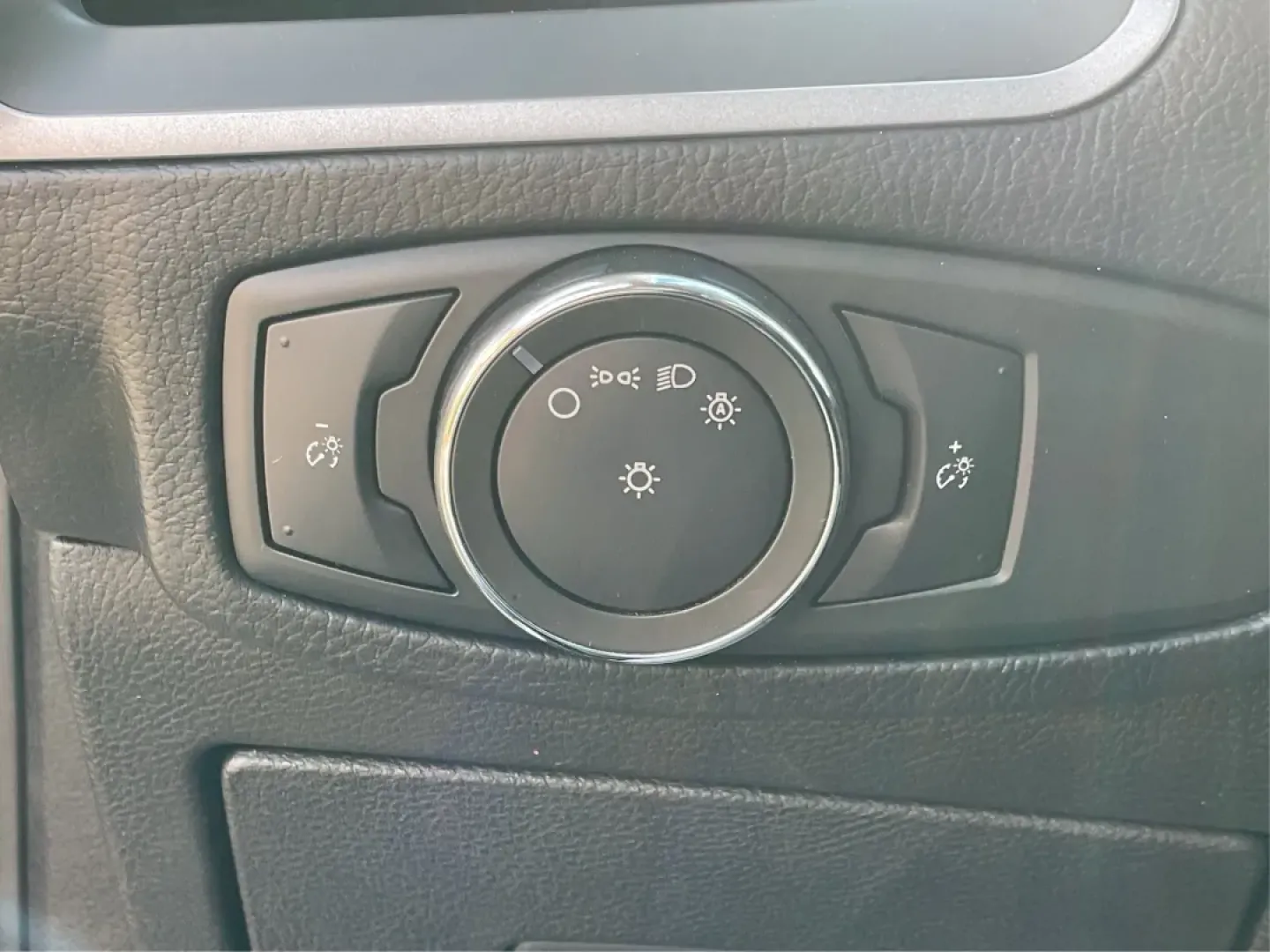 2016 Ford Edge SE (2FMPK4G9XGB) with an EcoBoost 2L I-4 gasoline direct injection engine, located at 1184 Kauffman Ave, Fairborn, OH, 45324, (937) 908-9800, 39.807072, -84.030914 - Rev up your lifestyle with the perfect blend of style, comfort, and utility that the 2016 Ford Edge SE offers! If you're looking for a reliable SUV that seamlessly fits into your busy life-whether it's taking the kids to school, embarking on family adventures, or handling your daily commute-this veh - Photo#17