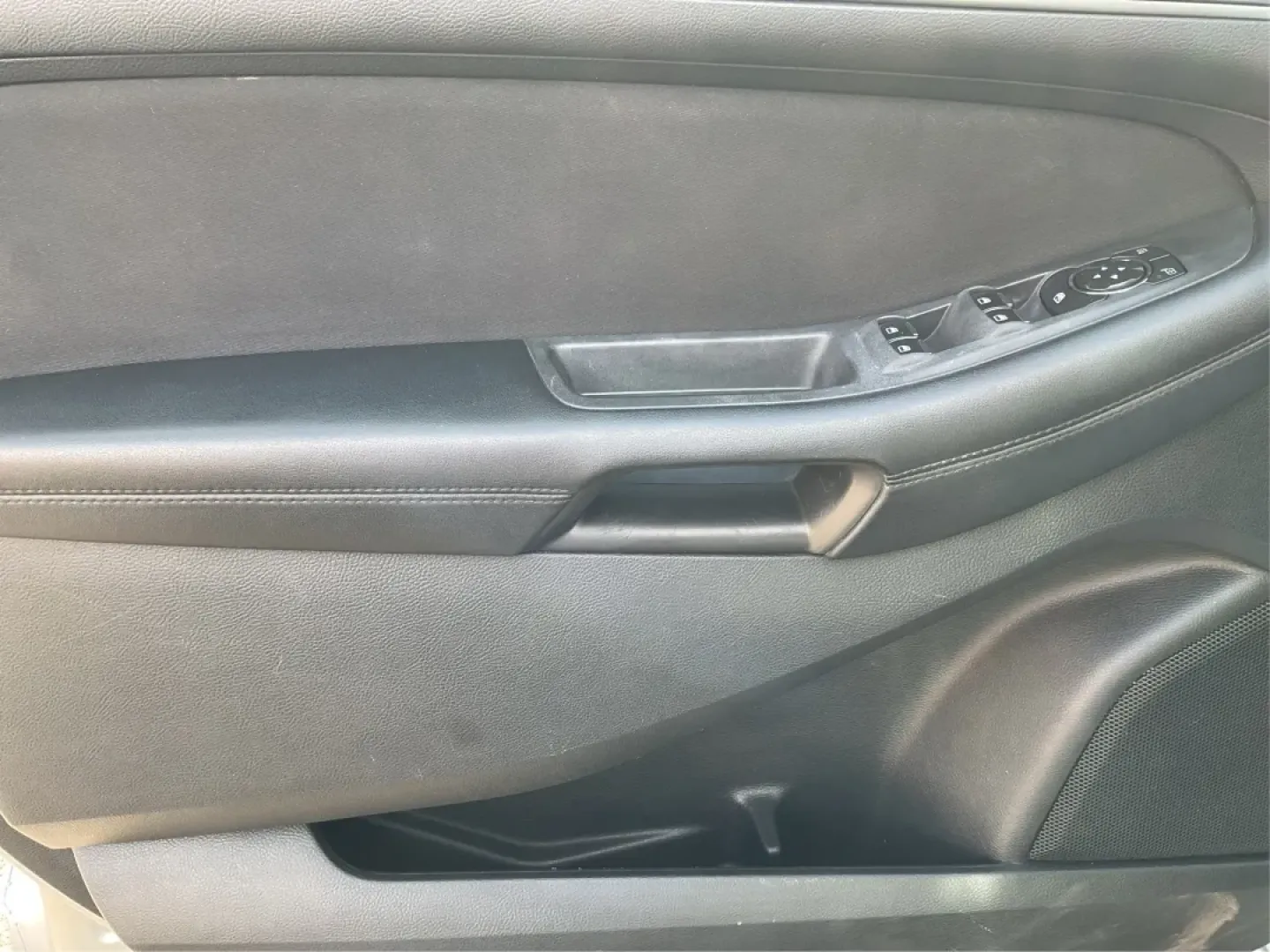 2016 Ford Edge SE (2FMPK4G9XGB) with an EcoBoost 2L I-4 gasoline direct injection engine, located at 1184 Kauffman Ave, Fairborn, OH, 45324, (937) 908-9800, 39.807072, -84.030914 - Rev up your lifestyle with the perfect blend of style, comfort, and utility that the 2016 Ford Edge SE offers! If you're looking for a reliable SUV that seamlessly fits into your busy life-whether it's taking the kids to school, embarking on family adventures, or handling your daily commute-this veh - Photo#18