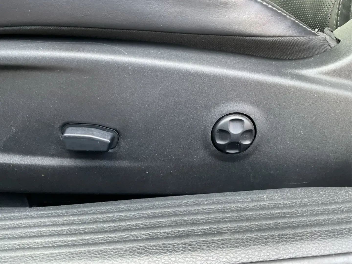 2015 Dodge Challenger SXT Plus (2C3CDZBG5FH) with an 3.6L V-6 DOHC engine, located at 8750 N County Rd 25A, Piqua, OH, 45356, (937) 908-9800, 40.164391, -84.232513 - Unleash your inner muscle car enthusiast with this striking 2015 Dodge Challenger SXT Plus, available now at Advantage Car and Credit in New Carlisle, OH! With its powerful yet efficient 3.6L V-6 DOHC engine, this coupe is perfect for weekend adventures, cruising down scenic routes, or standing out - Photo#18