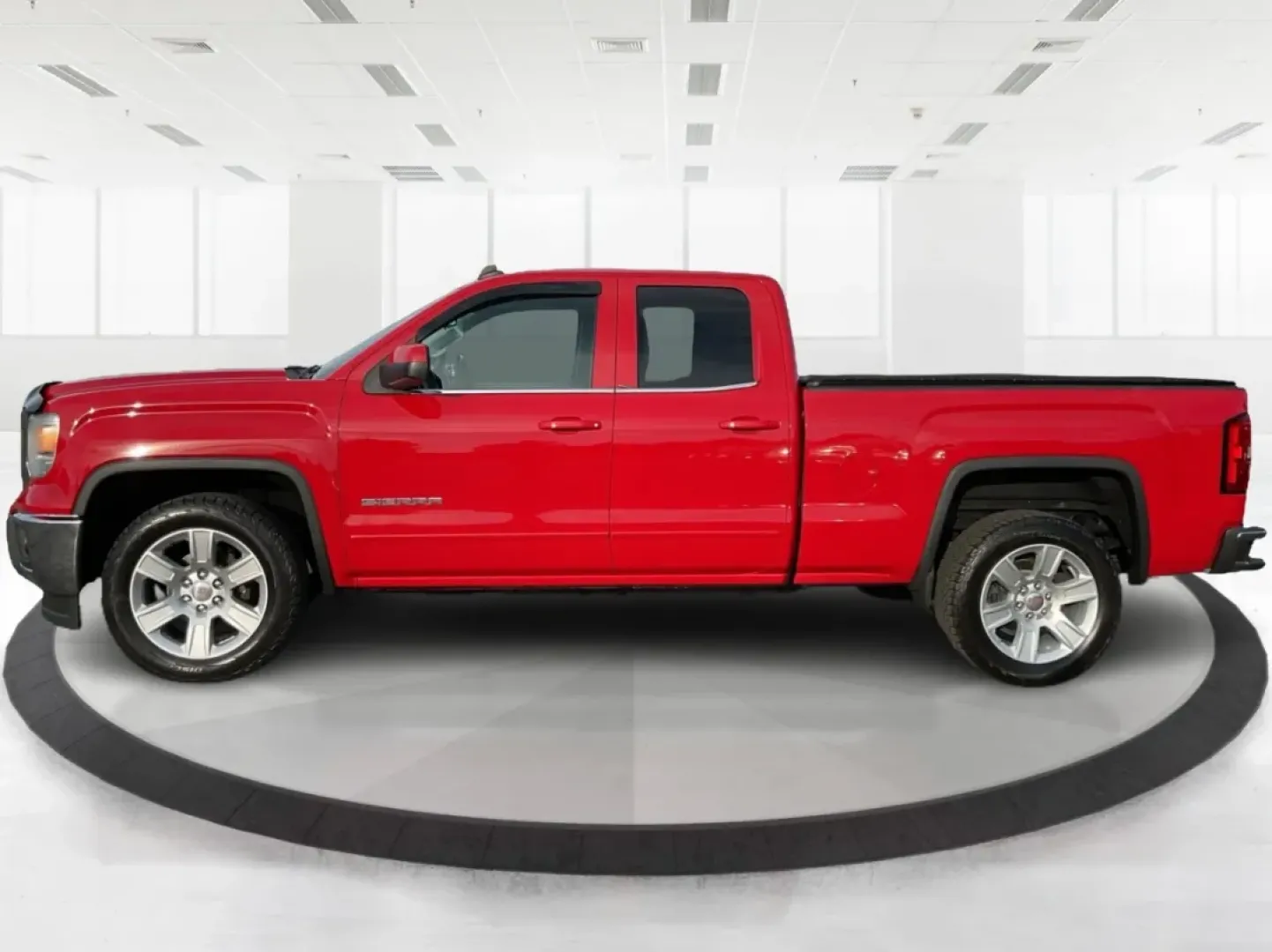 2014 GMC Sierra 1500 SLE (1GTR1UECXEZ) with an Other engine, located at 1184 Kauffman Ave, Fairborn, OH, 45324, (937) 908-9800, 39.807072, -84.030914 - **Unleash Adventure with the 2014 GMC Sierra 1500 at Advantage Car and Credit - Troy, OH!**<br /> <br /> Are you ready to elevate your everyday adventures? Whether you're a busy professional seeking a reliable commuter, a growing family in need of ample space, or an outdoor enthusiast looking for a - Photo#5