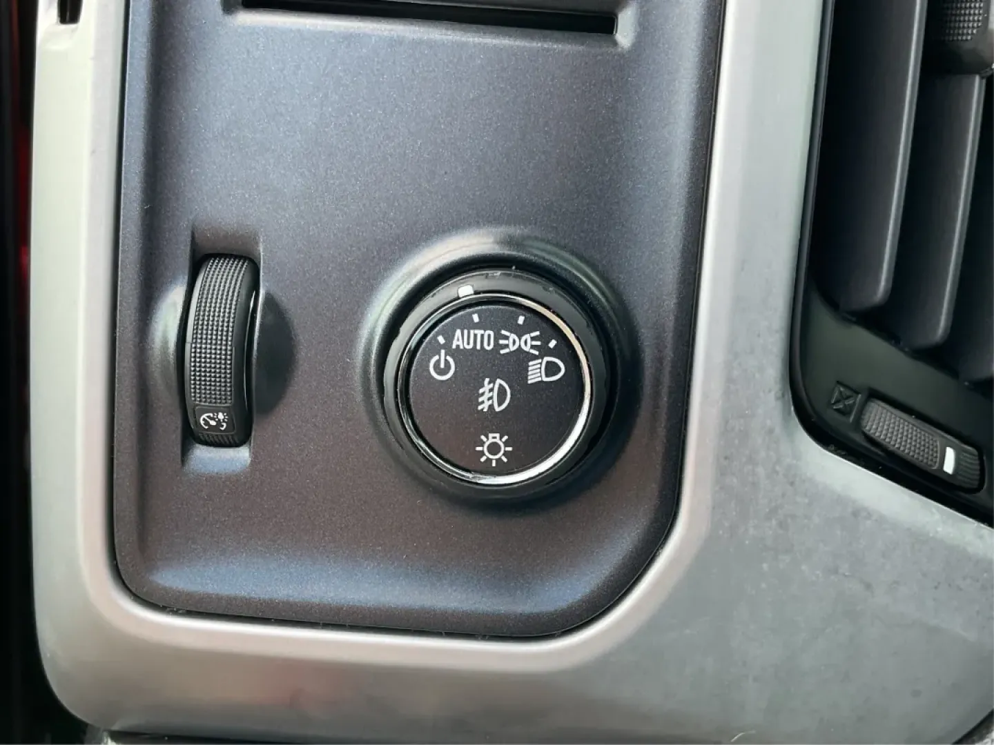 2014 GMC Sierra 1500 SLE (1GTR1UECXEZ) with an Other engine, located at 1184 Kauffman Ave, Fairborn, OH, 45324, (937) 908-9800, 39.807072, -84.030914 - **Unleash Adventure with the 2014 GMC Sierra 1500 at Advantage Car and Credit - Troy, OH!**<br /> <br /> Are you ready to elevate your everyday adventures? Whether you're a busy professional seeking a reliable commuter, a growing family in need of ample space, or an outdoor enthusiast looking for a - Photo#16