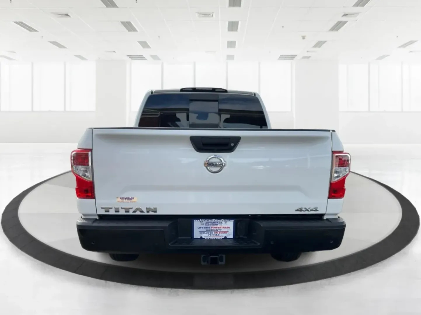 2021 Nissan TITAN Crew Cab S 4x4 (1N6AA1EC4MN) with an Endurance 5.6L V-8 gasoline direct injection engine, located at 8750 N County Rd 25A, Piqua, OH, 45356, (937) 908-9800, 40.164391, -84.232513 - Discover ultimate versatility and rugged capability with this 2021 Nissan TITAN Crew Cab S 4x4, now available at Advantage Car and Credit in Piqua, OH. Whether you're navigating the bustling streets of Piqua or heading out for weekend adventures, this truck is designed to adapt to your lifestyle. Pe - Photo#3