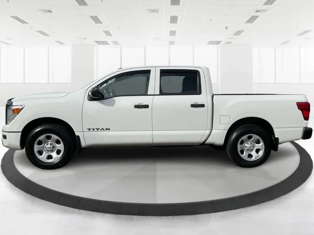 2021 Nissan TITAN Crew Cab S 4x4 (1N6AA1EC4MN) with an Endurance 5.6L V-8 gasoline direct injection engine, located at 1099 N County Rd 25A, Troy, OH, 45373, (937) 908-9800, 40.057079, -84.212883 - Discover ultimate versatility and rugged capability with this 2021 Nissan TITAN Crew Cab S 4x4, now available at Advantage Car and Credit in Piqua, OH. Whether you're navigating the bustling streets of Piqua or heading out for weekend adventures, this truck is designed to adapt to your lifestyle. Pe - Photo#5