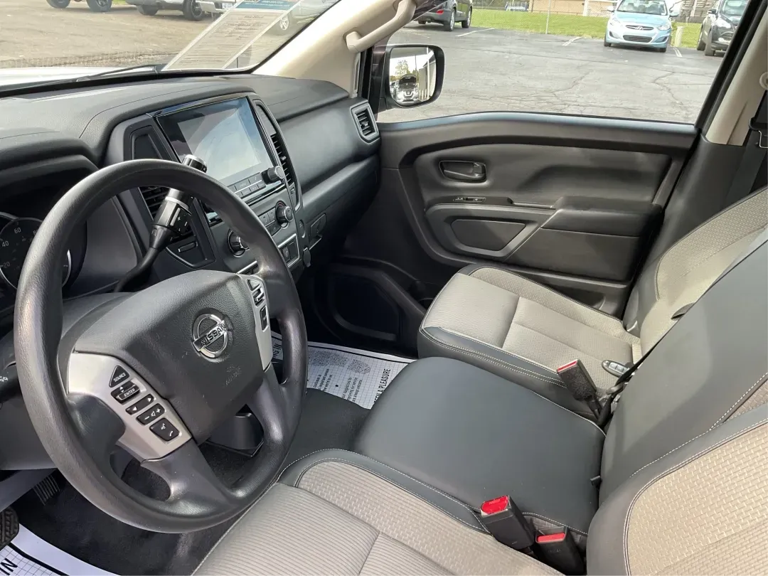 2021 Nissan TITAN Crew Cab S 4x4 (1N6AA1EC4MN) with an Endurance 5.6L V-8 gasoline direct injection engine, located at 1099 N County Rd 25A, Troy, OH, 45373, (937) 908-9800, 40.057079, -84.212883 - Discover ultimate versatility and rugged capability with this 2021 Nissan TITAN Crew Cab S 4x4, now available at Advantage Car and Credit in Piqua, OH. Whether you're navigating the bustling streets of Piqua or heading out for weekend adventures, this truck is designed to adapt to your lifestyle. Pe - Photo#9