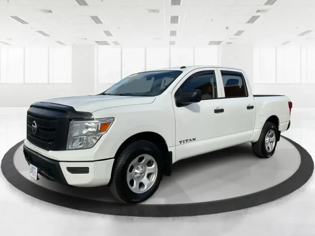 2021 Nissan TITAN Crew Cab S 4x4 (1N6AA1EC4MN) with an Endurance 5.6L V-8 gasoline direct injection engine, 9A transmission, located at 4508 South Dixie Dr, Moraine, OH, 45439, (937) 908-9800, 39.689976, -84.218452 - Discover ultimate versatility and rugged capability with this 2021 Nissan TITAN Crew Cab S 4x4, now available at Advantage Car and Credit in Piqua, OH. Whether you're navigating the bustling streets of Piqua or heading out for weekend adventures, this truck is designed to adapt to your lifestyle. Pe - Photo#8