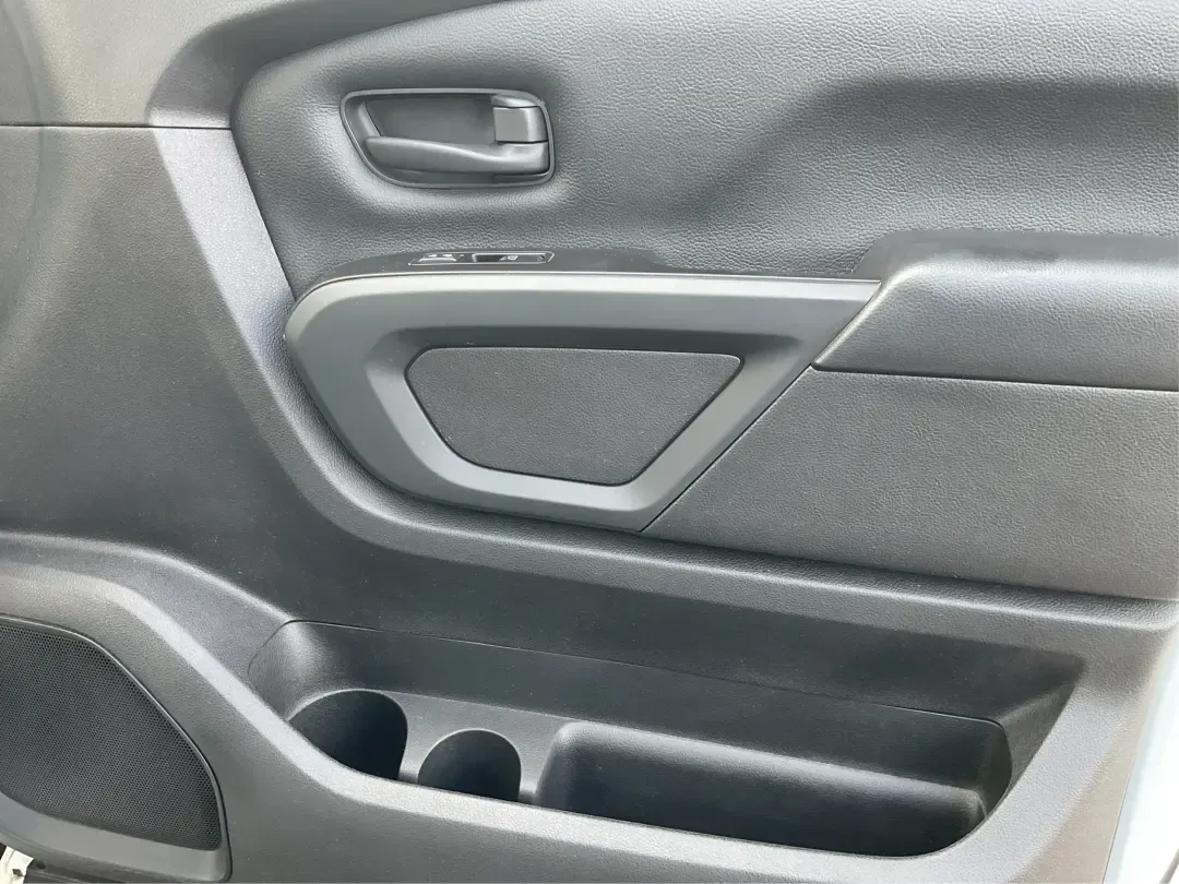 2021 Nissan TITAN Crew Cab S 4x4 (1N6AA1EC4MN) with an Endurance 5.6L V-8 gasoline direct injection engine, 9A transmission, located at 4508 South Dixie Dr, Moraine, OH, 45439, (937) 908-9800, 39.689976, -84.218452 - Discover ultimate versatility and rugged capability with this 2021 Nissan TITAN Crew Cab S 4x4, now available at Advantage Car and Credit in Piqua, OH. Whether you're navigating the bustling streets of Piqua or heading out for weekend adventures, this truck is designed to adapt to your lifestyle. Pe - Photo#18