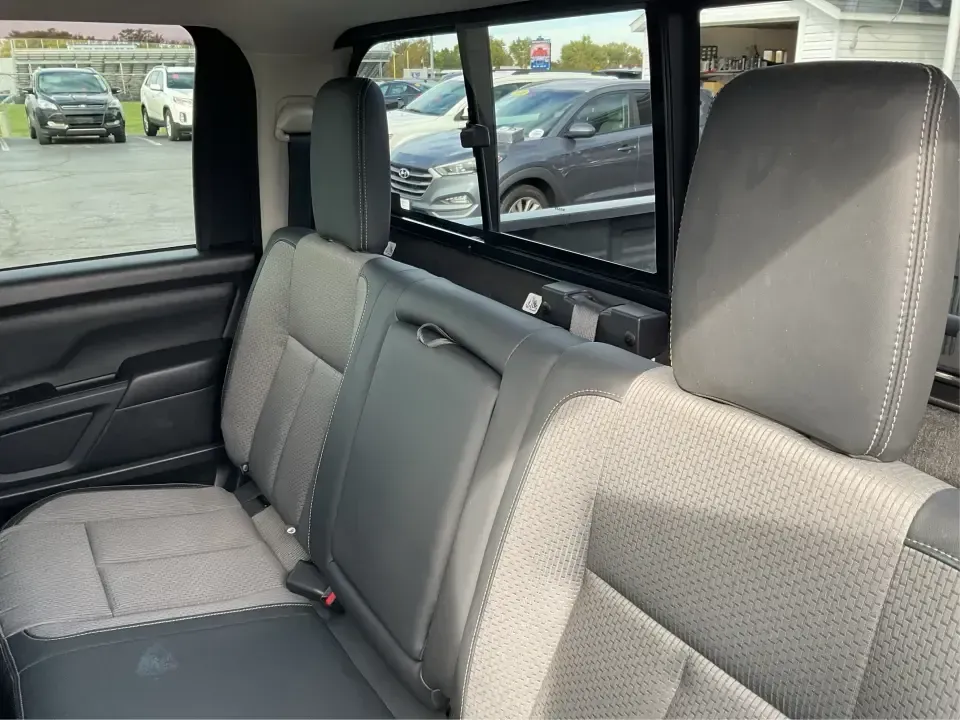 2021 Nissan TITAN Crew Cab S 4x4 (1N6AA1EC4MN) with an Endurance 5.6L V-8 gasoline direct injection engine, 9A transmission, located at 1099 N County Rd 25A, Troy, OH, 45373, (937) 908-9800, 40.057079, -84.212883 - Discover ultimate versatility and rugged capability with this 2021 Nissan TITAN Crew Cab S 4x4, now available at Advantage Car and Credit in Piqua, OH. Whether you're navigating the bustling streets of Piqua or heading out for weekend adventures, this truck is designed to adapt to your lifestyle. Pe - Photo#10