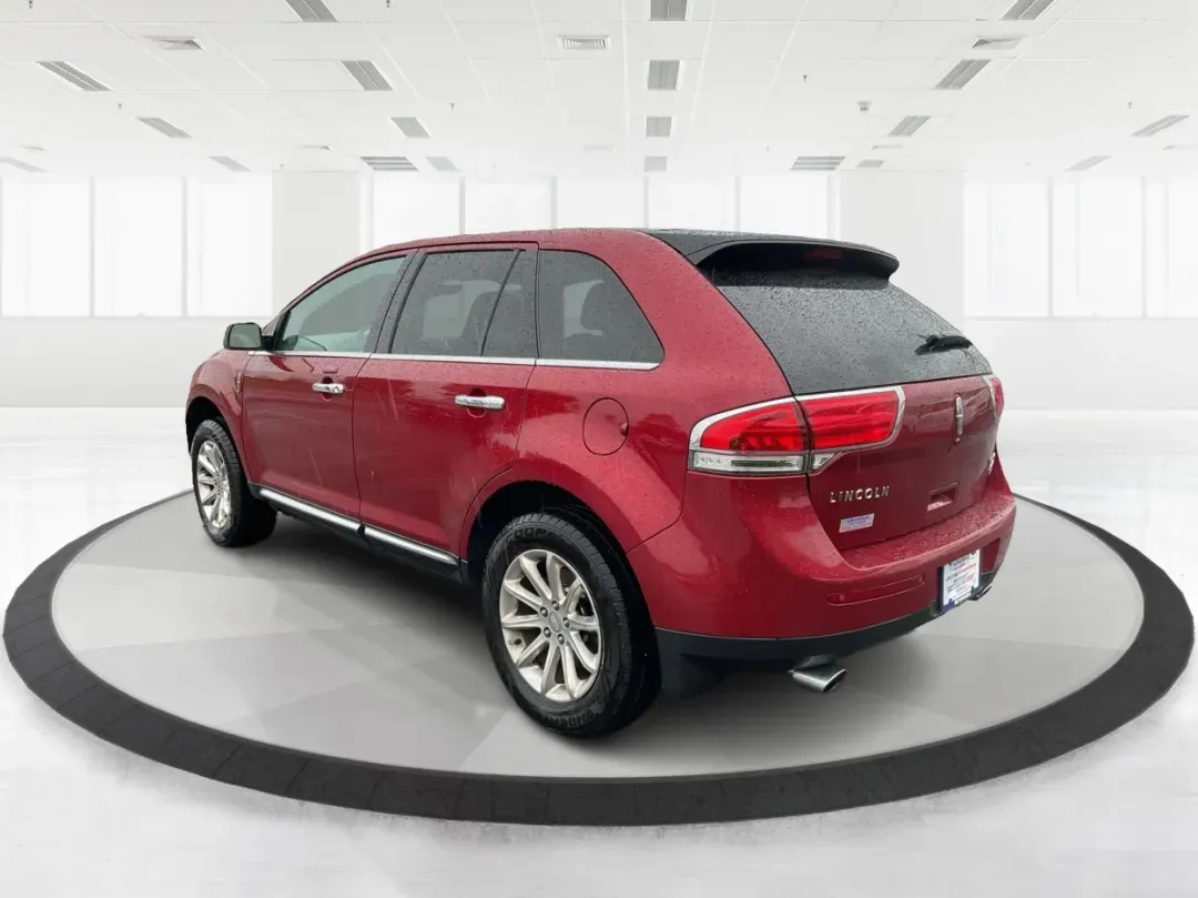 2013 Lincoln MKX Base (2LMDJ8JK8DB) with an Other engine, located at 1951 S Dayton Lakeview Rd., New Carlisle, OH, 45344, (937) 908-9800, 39.890999, -84.050255 - **Drive in Style and Comfort: 2013 Lincoln MKX at Advantage Car and Credit!**<br /> <br /> Are you ready to elevate your daily commute or weekend adventures? The 2013 Lincoln MKX is the perfect vehicle for those seeking luxury, reliability, and versatility. Whether you're a growing family looking fo - Photo#4