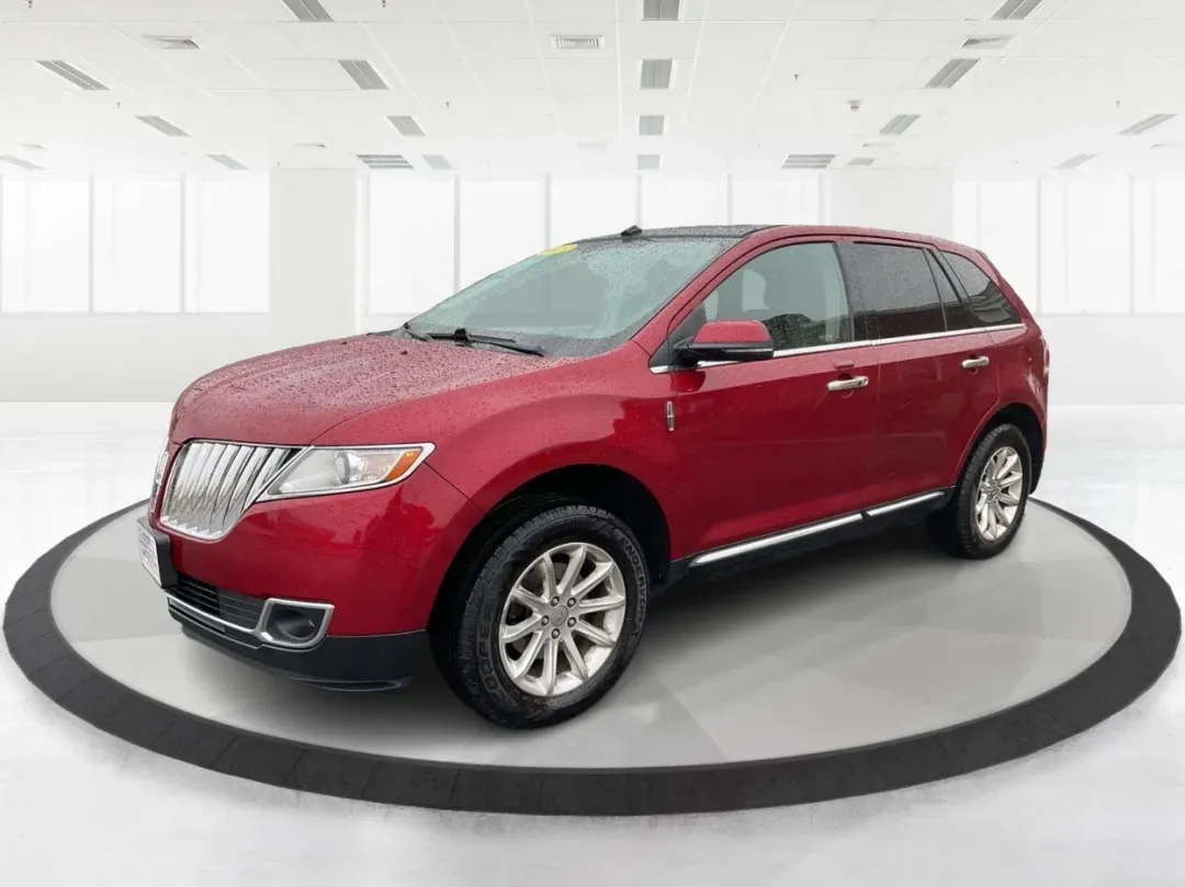 2013 Lincoln MKX Base (2LMDJ8JK8DB) with an Other engine, located at 1951 S Dayton Lakeview Rd., New Carlisle, OH, 45344, (937) 908-9800, 39.890999, -84.050255 - **Drive in Style and Comfort: 2013 Lincoln MKX at Advantage Car and Credit!**<br /> <br /> Are you ready to elevate your daily commute or weekend adventures? The 2013 Lincoln MKX is the perfect vehicle for those seeking luxury, reliability, and versatility. Whether you're a growing family looking fo - Photo#8