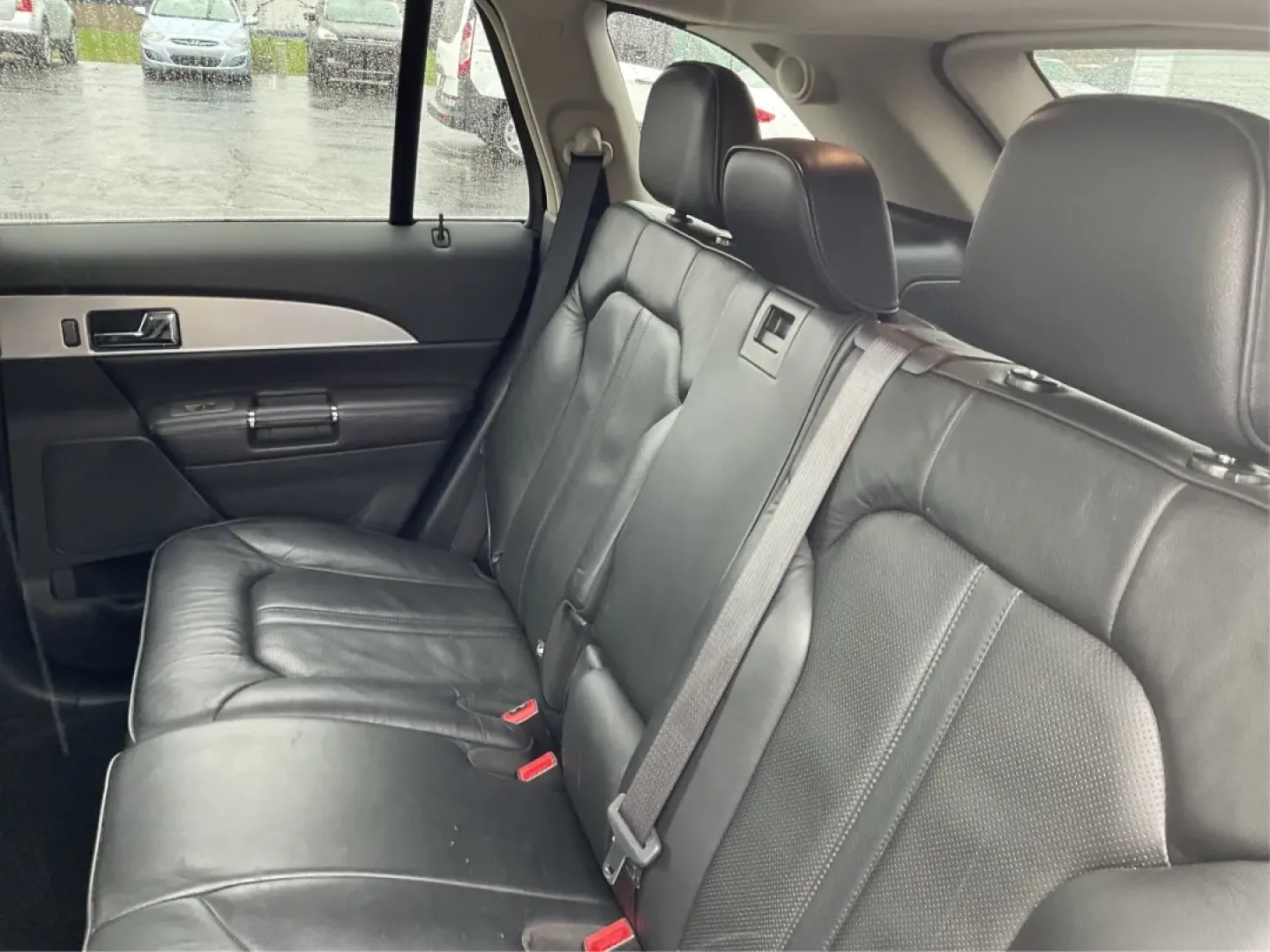 2013 Lincoln MKX Base (2LMDJ8JK8DB) with an Other engine, located at 1951 S Dayton Lakeview Rd., New Carlisle, OH, 45344, (937) 908-9800, 39.890999, -84.050255 - **Drive in Style and Comfort: 2013 Lincoln MKX at Advantage Car and Credit!**<br /> <br /> Are you ready to elevate your daily commute or weekend adventures? The 2013 Lincoln MKX is the perfect vehicle for those seeking luxury, reliability, and versatility. Whether you're a growing family looking fo - Photo#10