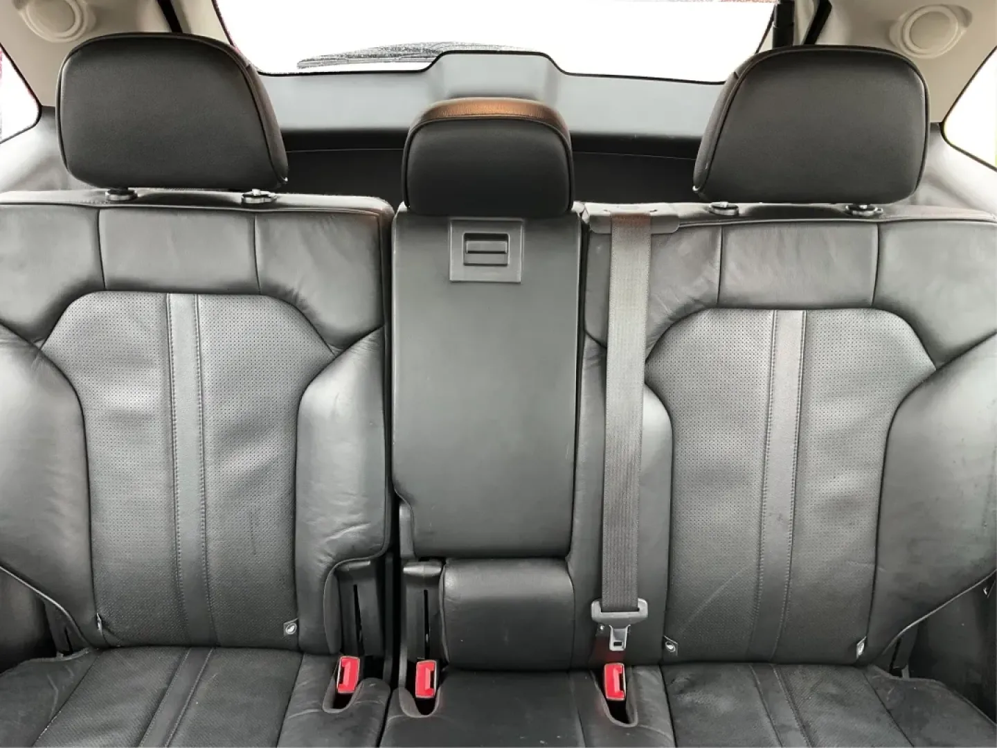 2013 Lincoln MKX Base (2LMDJ8JK8DB) with an Other engine, located at 1951 S Dayton Lakeview Rd., New Carlisle, OH, 45344, (937) 908-9800, 39.890999, -84.050255 - **Drive in Style and Comfort: 2013 Lincoln MKX at Advantage Car and Credit!**<br /> <br /> Are you ready to elevate your daily commute or weekend adventures? The 2013 Lincoln MKX is the perfect vehicle for those seeking luxury, reliability, and versatility. Whether you're a growing family looking fo - Photo#14