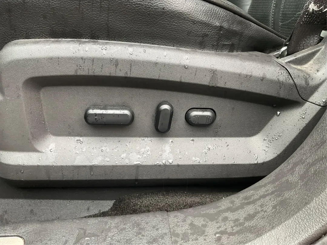 2013 Lincoln MKX Base (2LMDJ8JK8DB) with an Other engine, located at 1951 S Dayton Lakeview Rd., New Carlisle, OH, 45344, (937) 908-9800, 39.890999, -84.050255 - **Drive in Style and Comfort: 2013 Lincoln MKX at Advantage Car and Credit!**<br /> <br /> Are you ready to elevate your daily commute or weekend adventures? The 2013 Lincoln MKX is the perfect vehicle for those seeking luxury, reliability, and versatility. Whether you're a growing family looking fo - Photo#18