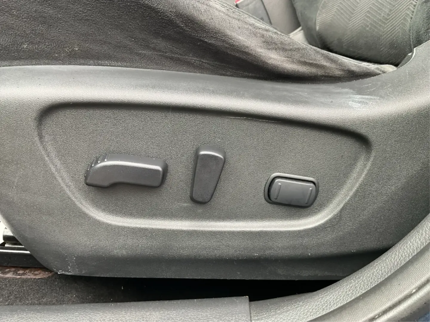 2015 Nissan Rogue SV (5N1AT2MV3FC) with an 2.5L I-4 DOHC engine, Continuously Variable Transmission transmission, located at 1184 Kauffman Ave, Fairborn, OH, 45324, (937) 908-9800, 39.807072, -84.030914 - Are you in search of the perfect vehicle to elevate your family outings or weekend adventures? Look no further than this stunning 2015 Nissan Rogue SV, available now at Advantage Car and Credit in New Carlisle, OH. This versatile SUV is not just a means of transportation; it's a lifestyle companion - Photo#16