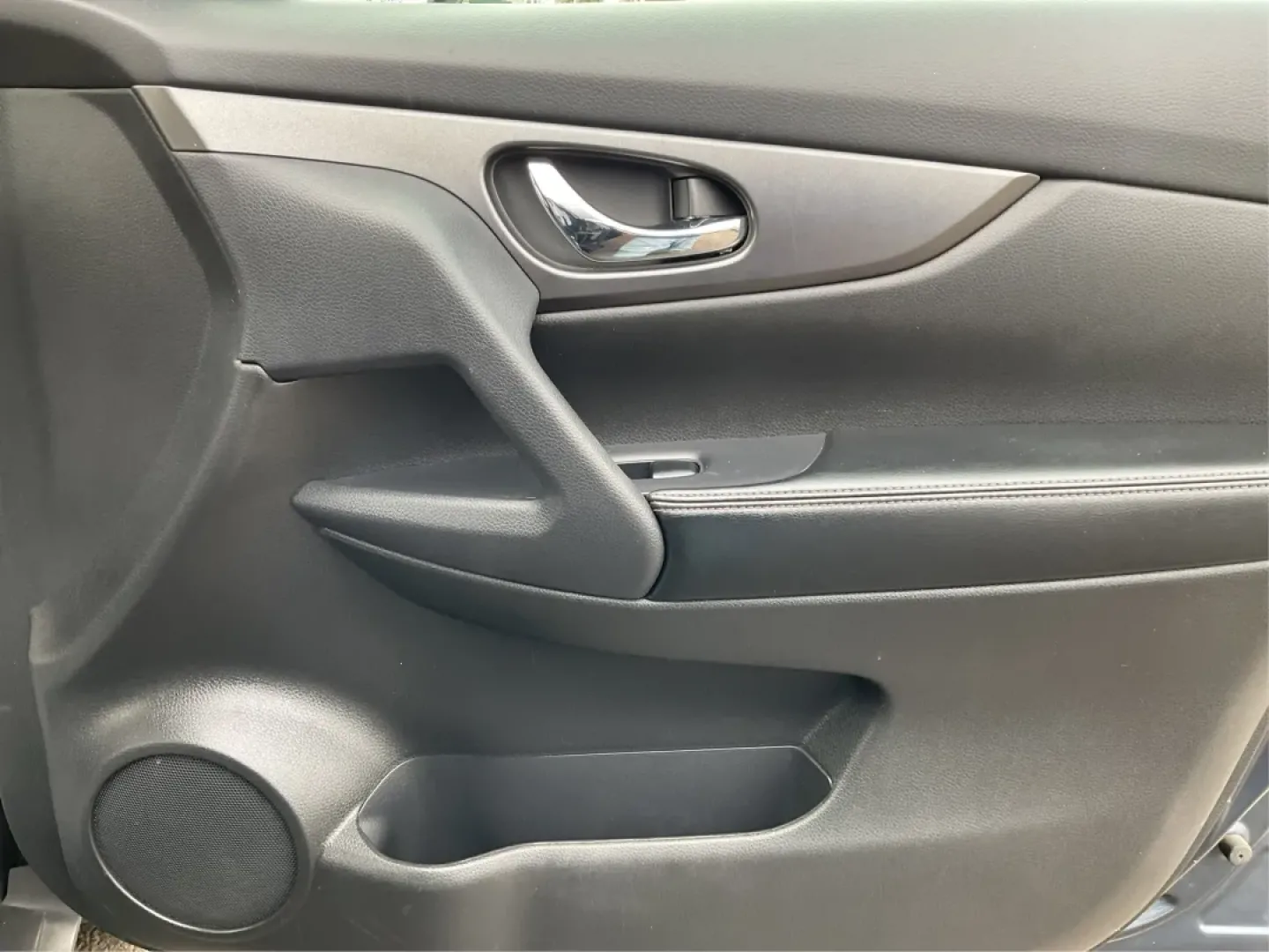 2015 Nissan Rogue SV (5N1AT2MV3FC) with an 2.5L I-4 DOHC engine, Continuously Variable Transmission transmission, located at 1184 Kauffman Ave, Fairborn, OH, 45324, (937) 908-9800, 39.807072, -84.030914 - Are you in search of the perfect vehicle to elevate your family outings or weekend adventures? Look no further than this stunning 2015 Nissan Rogue SV, available now at Advantage Car and Credit in New Carlisle, OH. This versatile SUV is not just a means of transportation; it's a lifestyle companion - Photo#18