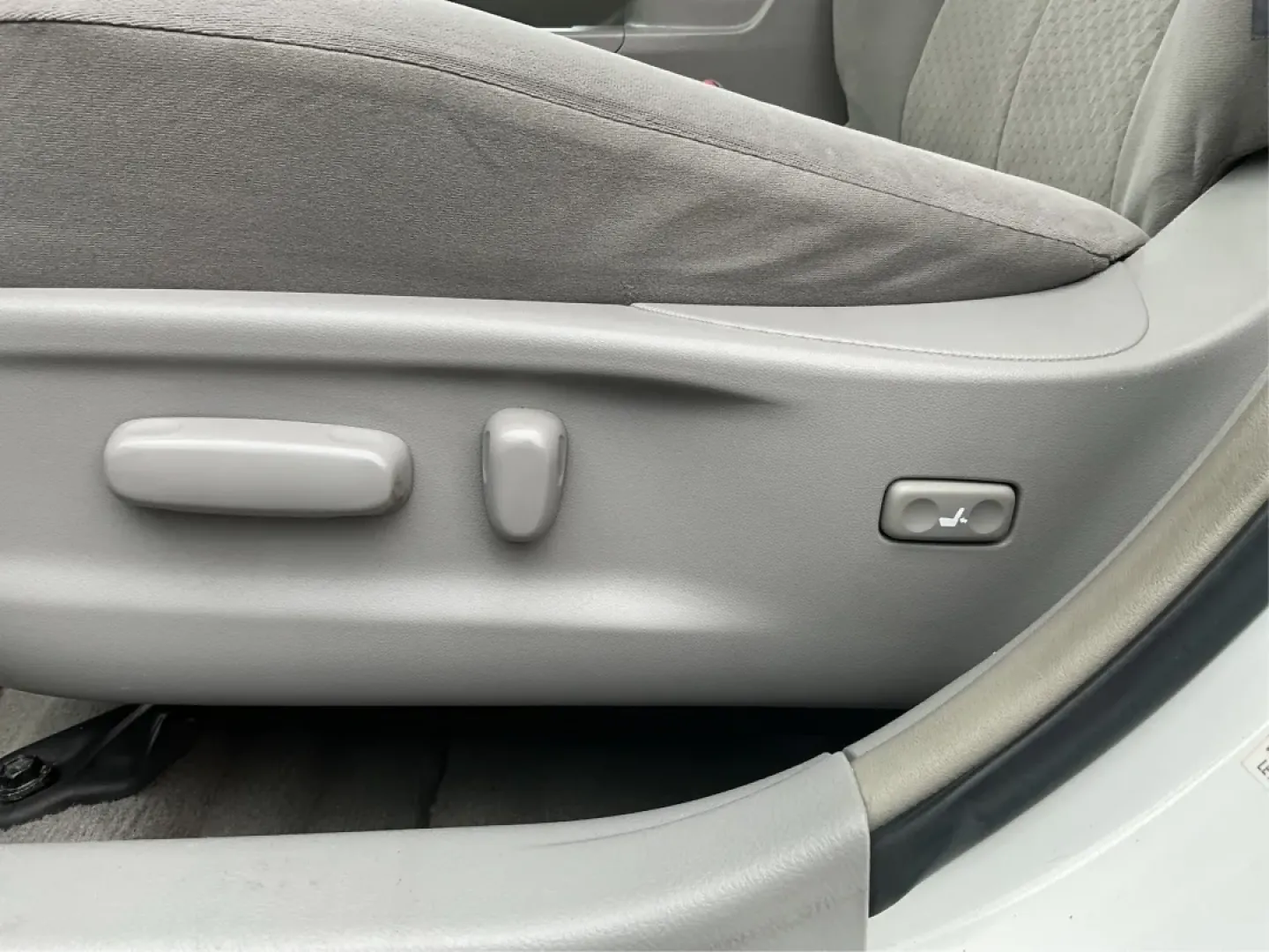 2008 Toyota Camry LE | SE | XLE (4T4BE46K18R) with an 2.4L I-4 DOHC engine, located at 8750 N County Rd 25A, Piqua, OH, 45356, (937) 908-9800, 40.164391, -84.232513 - Are you on the hunt for a reliable sedan that blends comfort and style with unbeatable affordability? Look no further! The 2008 Toyota Camry LE, available at Advantage Car and Credit in Riverside, OH, is the perfect vehicle for anyone seeking a dependable ride for daily commutes or family outings. W - Photo#17