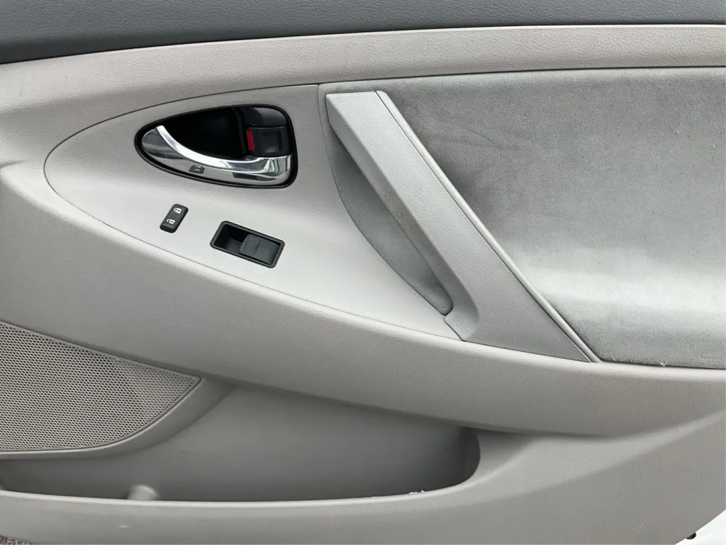 2008 Toyota Camry LE | SE | XLE (4T4BE46K18R) with an 2.4L I-4 DOHC engine, located at 8750 N County Rd 25A, Piqua, OH, 45356, (937) 908-9800, 40.164391, -84.232513 - Are you on the hunt for a reliable sedan that blends comfort and style with unbeatable affordability? Look no further! The 2008 Toyota Camry LE, available at Advantage Car and Credit in Riverside, OH, is the perfect vehicle for anyone seeking a dependable ride for daily commutes or family outings. W - Photo#19