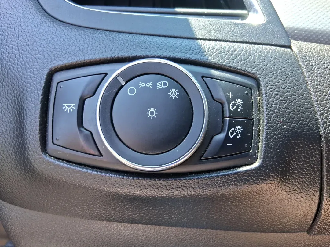 2014 Ford Edge SEL (2FMDK4JCXEB) with an 3.5L V-6 DOHC engine, located at 4508 South Dixie Dr, Moraine, OH, 45439, (937) 908-9800, 39.689976, -84.218452 - 2014 Ford Edge SEL - Photo#17