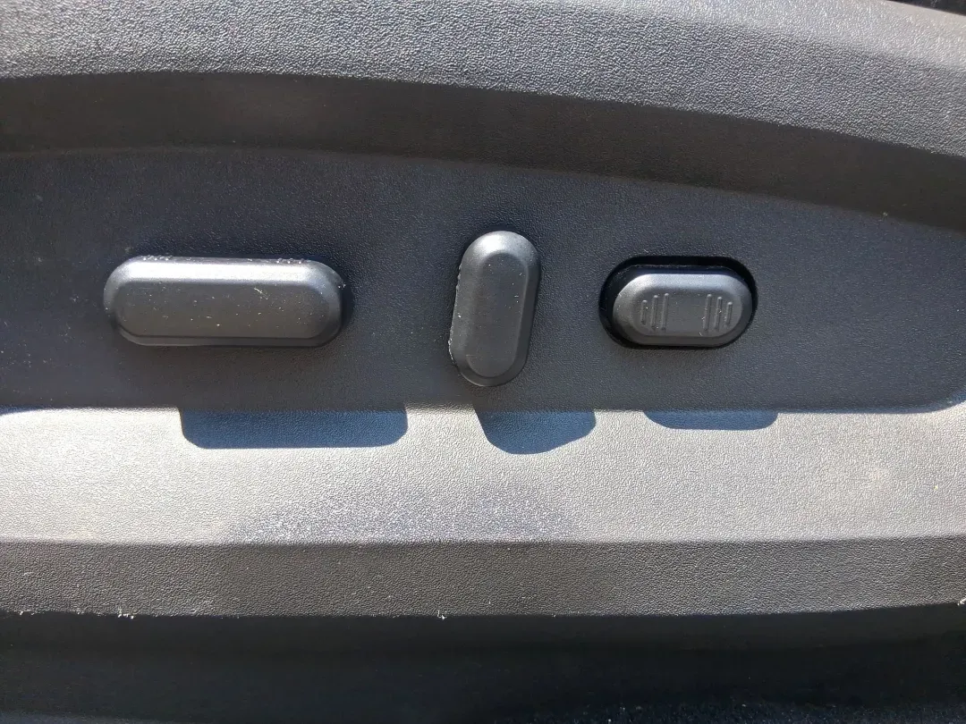 2014 Ford Edge SEL (2FMDK4JCXEB) with an 3.5L V-6 DOHC engine, located at 4508 South Dixie Dr, Moraine, OH, 45439, (937) 908-9800, 39.689976, -84.218452 - 2014 Ford Edge SEL - Photo#18