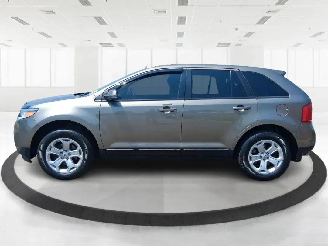 2014 Ford Edge SEL (2FMDK4JCXEB) with an 3.5L V-6 DOHC engine, located at 401 Woodman Dr, Riverside, OH, 45431, (937) 908-9800, 39.760899, -84.123421 - Are you searching for the perfect vehicle to elevate your family adventures or enhance your daily commute? Look no further! The 2014 Ford Edge SEL is designed to fit every aspect of your lifestyle, whether you're navigating busy city streets, embarking on weekend getaways, or simply running errands - Photo#5