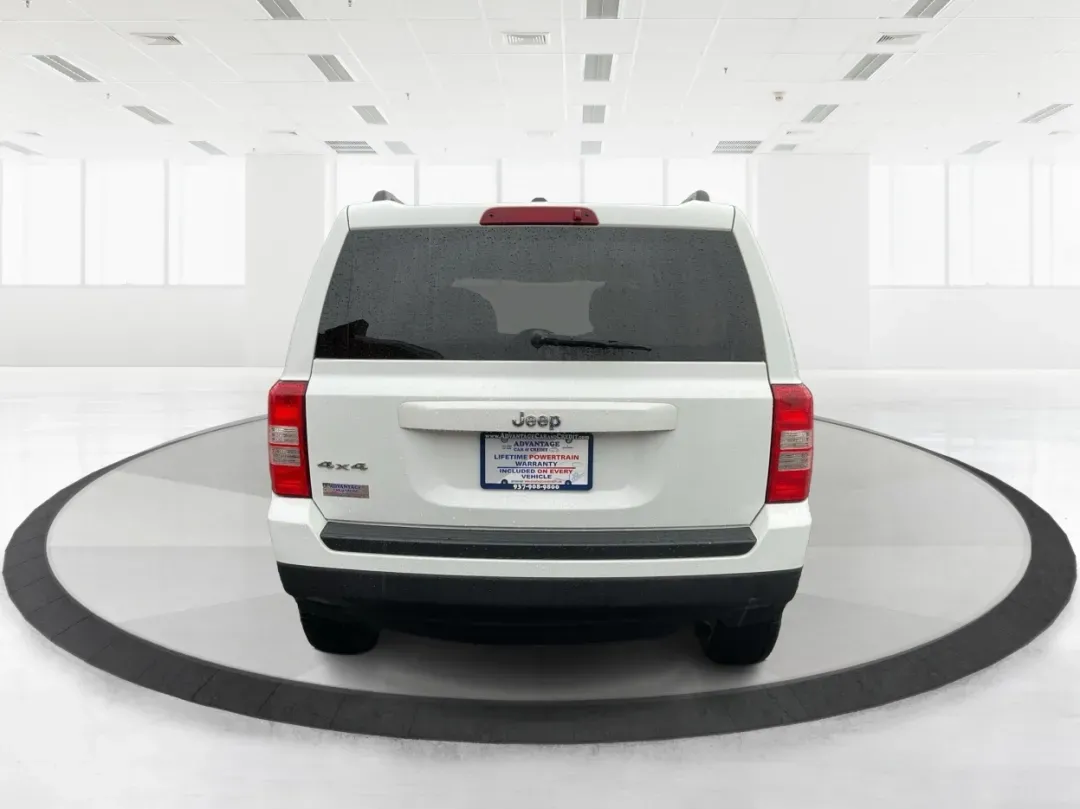 2016 Jeep Patriot Sport (1C4NJRBB5GD) with an 2.4L I-4 DOHC engine, located at 1230 East Main St, Xenia, OH, 45385, (937) 908-9800, 39.688026, -83.910172 - **Adventure Awaits with this 2016 Jeep Patriot Sport at Advantage Car and Credit - New Carlisle!**<br /> <br /> Are you ready to embrace the road less traveled? Whether you're planning weekend getaways with family or searching for the perfect commuter car that can handle a bit of adventure, this 201 - Photo#3