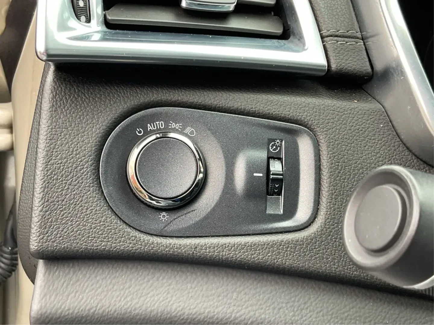 2015 Cadillac SRX Luxury Collection (3GYFNEE31FS) with an 3.6L V-6 gasoline direct injection engine, located at 1099 N County Rd 25A, Troy, OH, 45373, (937) 908-9800, 40.057079, -84.212883 - **Elevate Your Daily Drives and Weekend Adventures with a 2015 Cadillac SRX!**<br /> <br /> Are you ready to enhance your lifestyle with an SUV that balances luxury, capability, and comfort? Look no further than this stunning 2015 Cadillac SRX Luxury Collection, available now at Advantage Car and Cr - Photo#17