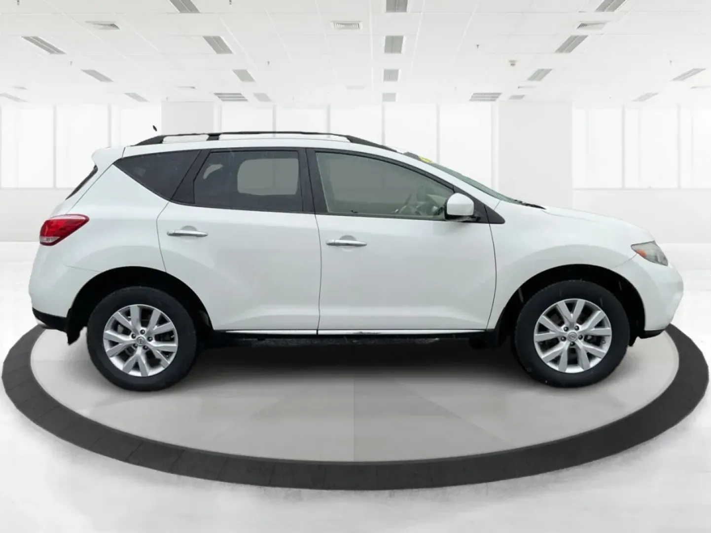 2014 Nissan Murano SV (JN8AZ1MW9EW) with an 3.5L V-6 DOHC engine, located at 401 Woodman Dr, Riverside, OH, 45431, (937) 908-9800, 39.760899, -84.123421 - **Discover the Perfect Blend of Style and Functionality with the 2014 Nissan Murano SV Your Ideal SUV for Riverside Adventures!**<br /> <br /> Are you searching for a versatile vehicle that can keep up with your busy lifestyle? Look no further! The 2014 Nissan Murano SV, available at Advantage Car - Photo#1