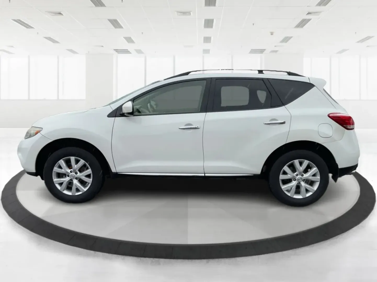 2014 Nissan Murano SV (JN8AZ1MW9EW) with an 3.5L V-6 DOHC engine, located at 401 Woodman Dr, Riverside, OH, 45431, (937) 908-9800, 39.760899, -84.123421 - **Discover the Perfect Blend of Style and Functionality with the 2014 Nissan Murano SV Your Ideal SUV for Riverside Adventures!**<br /> <br /> Are you searching for a versatile vehicle that can keep up with your busy lifestyle? Look no further! The 2014 Nissan Murano SV, available at Advantage Car - Photo#5