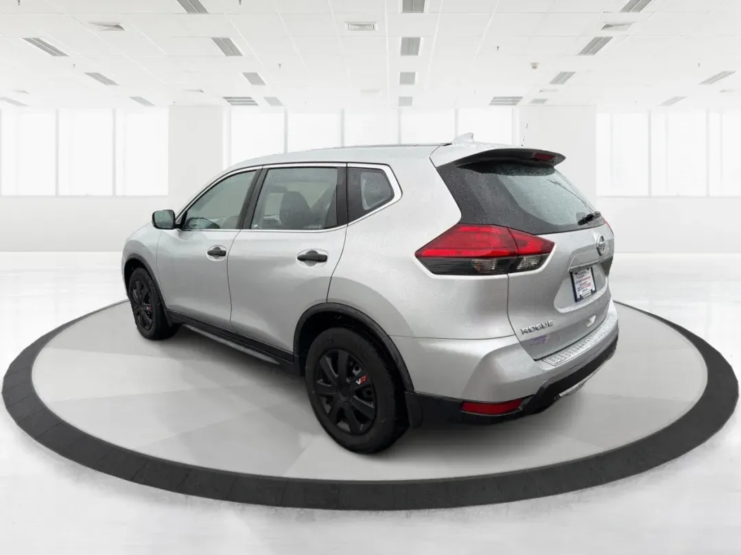 2017 Nissan Rogue S (JN8AT2MVXHW) with an 2.5L I-4 DOHC engine, located at 1230 East Main St, Xenia, OH, 45385, (937) 908-9800, 39.688026, -83.910172 - ### Adventure Awaits with the 2017 Nissan Rogue at Advantage Car and Credit - Piqua!<br /> <br /> Are you ready to elevate your family adventures, weekend getaways, or daily commutes? Discover the perfect blend of functionality and style in the 2017 Nissan Rogue, available now at Advantage Car and C - Photo#4