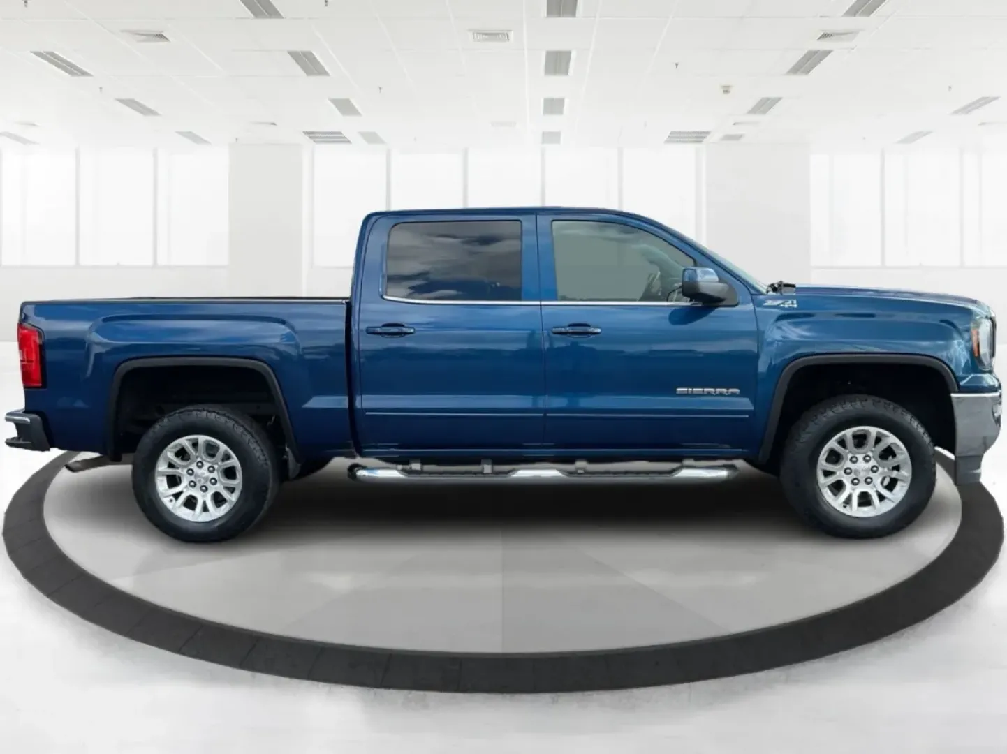 2018 GMC Sierra 1500 SLE (3GTU2MEC2JG) with an 5.3 engine, located at 1230 East Main St, Xenia, OH, 45385, (937) 908-9800, 39.688026, -83.910172 - Elevate your lifestyle with the unparalleled capability and comfort of the 2018 GMC Sierra 1500 SLE, now available at Advantage Car and Credit in Xenia, OH. This crew cab truck is not just a vehicle; it's a versatile companion for weekend adventures, family outings, and daily commutes alike. If you' - Photo#1