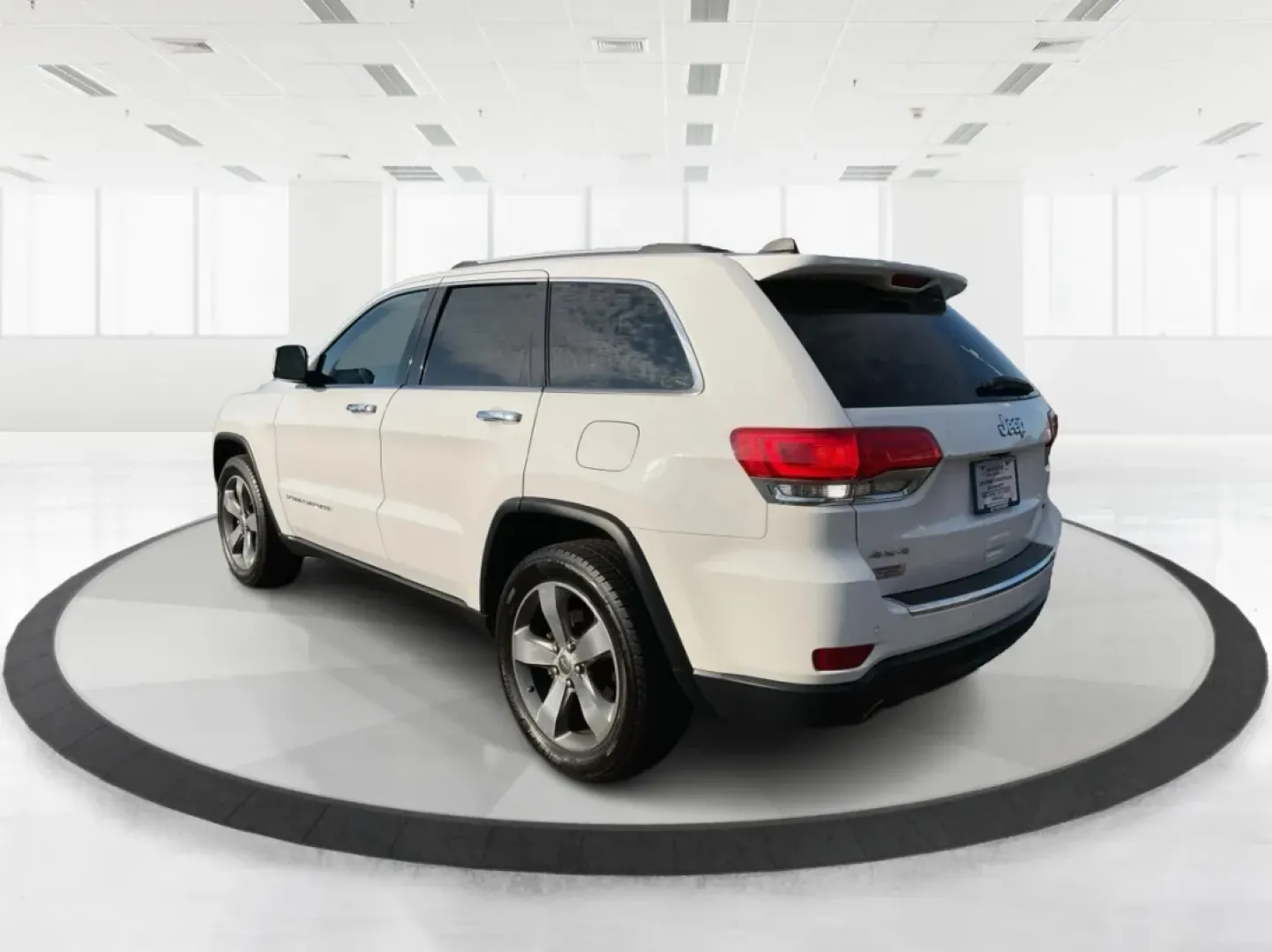 2014 Jeep Grand Cherokee Limited (1C4RJFBG8EC) with an Other engine, located at 1951 S Dayton Lakeview Rd., New Carlisle, OH, 45344, (937) 908-9800, 39.890999, -84.050255 - Are you ready to elevate your weekend adventures or transform your daily commute? Look no further! At Advantage Car and Credit in Troy, OH, we are excited to present this stunning 2014 Jeep Grand Cherokee Limited. This versatile SUV is not just a vehicle; it's a lifestyle enhancer, perfect for famil - Photo#4