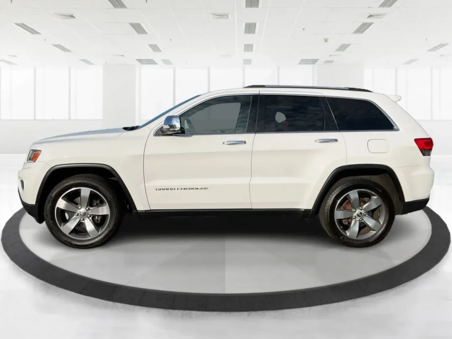 2014 Jeep Grand Cherokee Limited (1C4RJFBG8EC) with an Other engine, located at 1951 S Dayton Lakeview Rd., New Carlisle, OH, 45344, (937) 908-9800, 39.890999, -84.050255 - Are you ready to elevate your weekend adventures or transform your daily commute? Look no further! At Advantage Car and Credit in Troy, OH, we are excited to present this stunning 2014 Jeep Grand Cherokee Limited. This versatile SUV is not just a vehicle; it's a lifestyle enhancer, perfect for famil - Photo#5