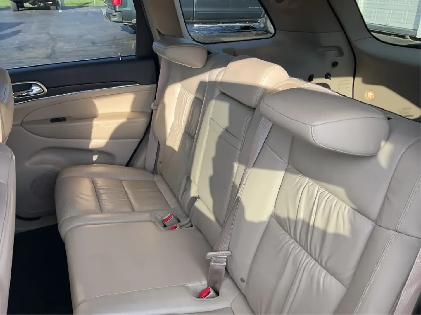 2014 Jeep Grand Cherokee Limited (1C4RJFBG8EC) with an Other engine, located at 1951 S Dayton Lakeview Rd., New Carlisle, OH, 45344, (937) 908-9800, 39.890999, -84.050255 - Are you ready to elevate your weekend adventures or transform your daily commute? Look no further! At Advantage Car and Credit in Troy, OH, we are excited to present this stunning 2014 Jeep Grand Cherokee Limited. This versatile SUV is not just a vehicle; it's a lifestyle enhancer, perfect for famil - Photo#10