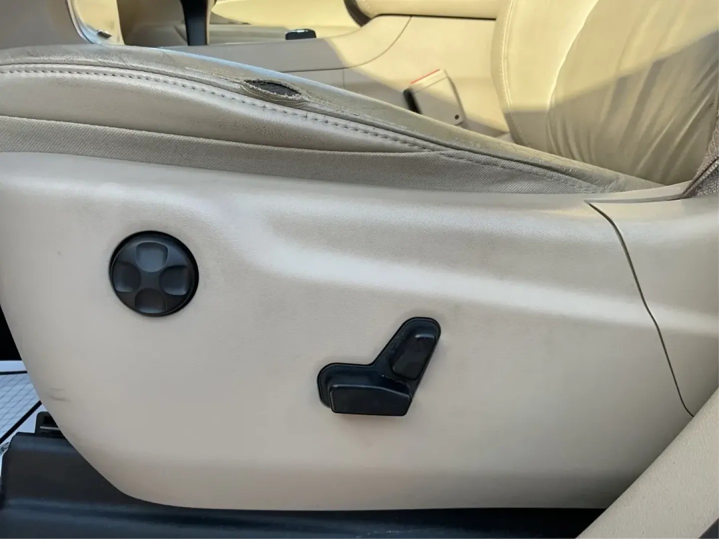 2014 Jeep Grand Cherokee Limited (1C4RJFBG8EC) with an Other engine, located at 1951 S Dayton Lakeview Rd., New Carlisle, OH, 45344, (937) 908-9800, 39.890999, -84.050255 - Are you ready to elevate your weekend adventures or transform your daily commute? Look no further! At Advantage Car and Credit in Troy, OH, we are excited to present this stunning 2014 Jeep Grand Cherokee Limited. This versatile SUV is not just a vehicle; it's a lifestyle enhancer, perfect for famil - Photo#18