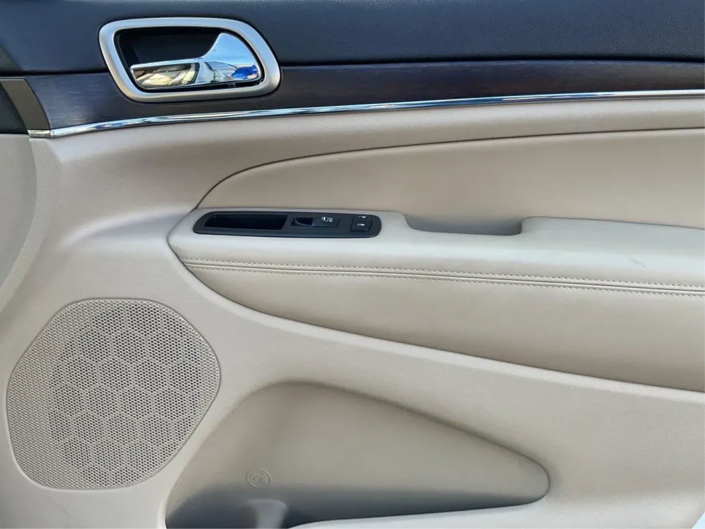 2014 Jeep Grand Cherokee Limited (1C4RJFBG8EC) with an Other engine, located at 1951 S Dayton Lakeview Rd., New Carlisle, OH, 45344, (937) 908-9800, 39.890999, -84.050255 - Are you ready to elevate your weekend adventures or transform your daily commute? Look no further! At Advantage Car and Credit in Troy, OH, we are excited to present this stunning 2014 Jeep Grand Cherokee Limited. This versatile SUV is not just a vehicle; it's a lifestyle enhancer, perfect for famil - Photo#20