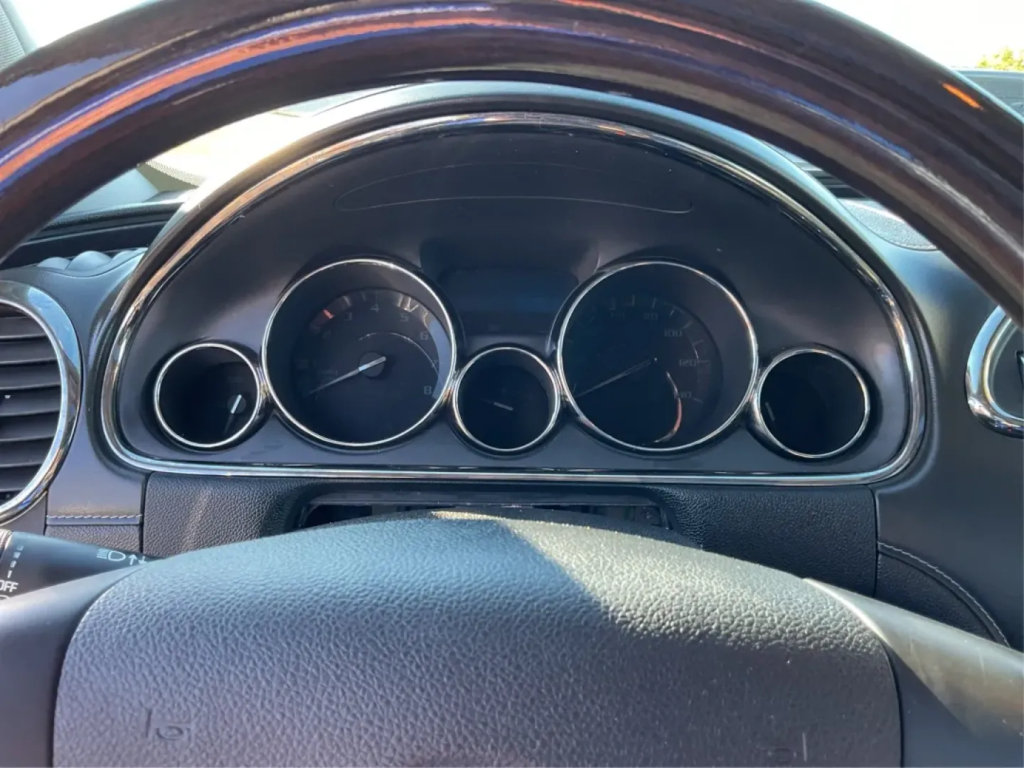 2015 Buick Enclave Leather (5GAKRBKD3FJ) with an 3.6L V-6 gasoline direct injection engine, located at 8750 N County Rd 25A, Piqua, OH, 45356, (937) 908-9800, 40.164391, -84.232513 - **Discover Your Next Adventure with the 2015 Buick Enclave at Advantage Car and Credit - Piqua!**<br /> <br /> Are you ready to elevate your family adventures or daily commutes? The 2015 Buick Enclave is the perfect vehicle for growing families and weekend explorers alike. With its spacious interior - Photo#14