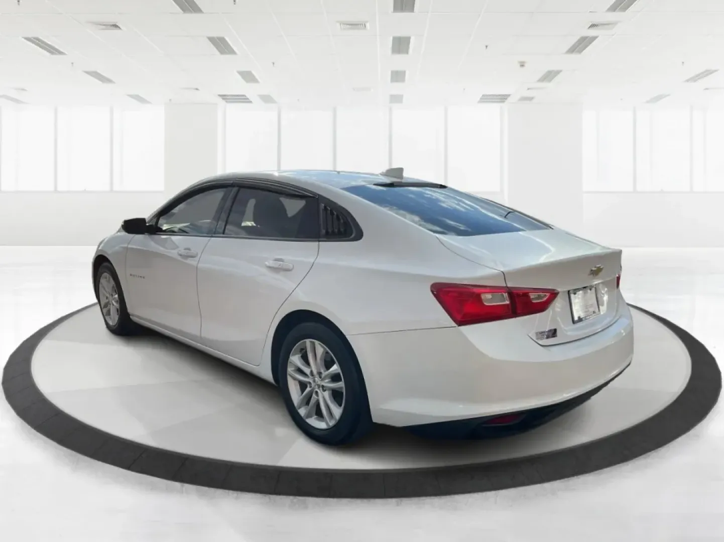 2017 Chevrolet Malibu 1LT (1G1ZE5ST4HF) with an 1.5L I-4 gasoline direct injection engine, located at 1184 Kauffman Ave, Fairborn, OH, 45324, (937) 908-9800, 39.807072, -84.030914 - ### Drive Your Dreams with This 2017 Chevrolet Malibu Perfect for Modern Living!<br /> <br /> Are you in search of a reliable sedan that balances comfort, efficiency, and style? Look no further than this stunning 2017 Chevrolet Malibu 1LT, available now at Advantage Car and Credit in Fairborn, OH. - Photo#4