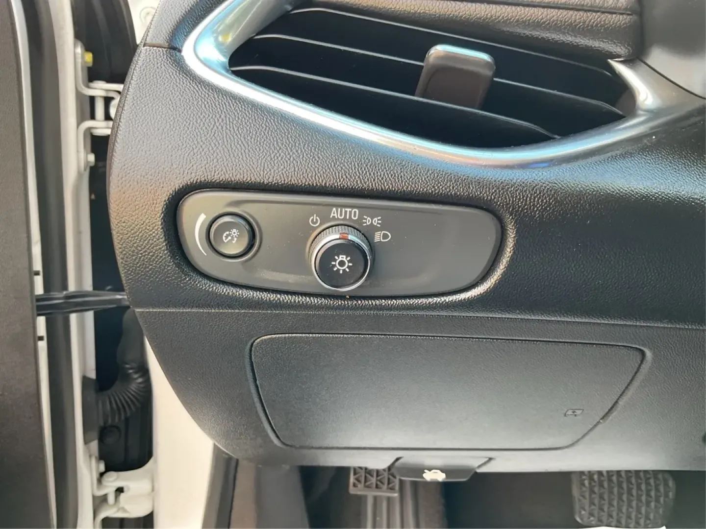 2017 Chevrolet Malibu 1LT (1G1ZE5ST4HF) with an 1.5L I-4 gasoline direct injection engine, located at 1184 Kauffman Ave, Fairborn, OH, 45324, (937) 908-9800, 39.807072, -84.030914 - ### Drive Your Dreams with This 2017 Chevrolet Malibu Perfect for Modern Living!<br /> <br /> Are you in search of a reliable sedan that balances comfort, efficiency, and style? Look no further than this stunning 2017 Chevrolet Malibu 1LT, available now at Advantage Car and Credit in Fairborn, OH. - Photo#17