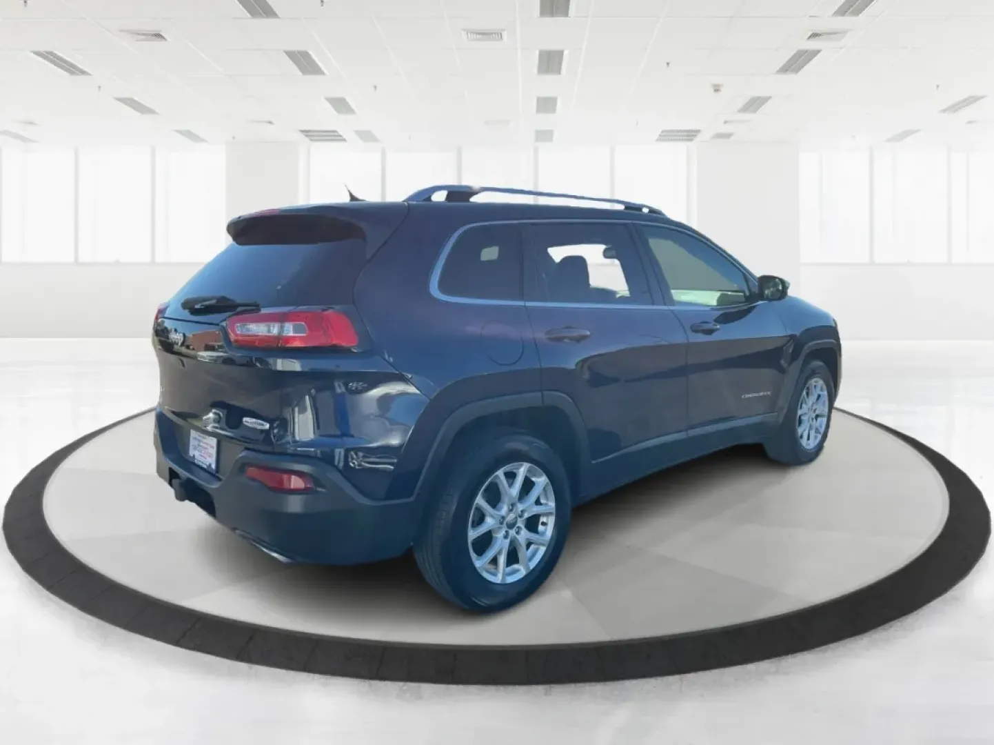 2015 Jeep Cherokee Latitude (1C4PJMCS5FW) with an Other engine, located at 4508 South Dixie Dr, Moraine, OH, 45439, (937) 908-9800, 39.689976, -84.218452 - **Adventure Awaits with the 2015 Jeep Cherokee Latitude at Advantage Car and Credit Moraine**<br /> <br /> Are you ready to elevate your lifestyle with a rugged yet refined vehicle? Whether you're commuting through the bustling streets of Moraine or embarking on a weekend adventure to nearby attrac - Photo#2