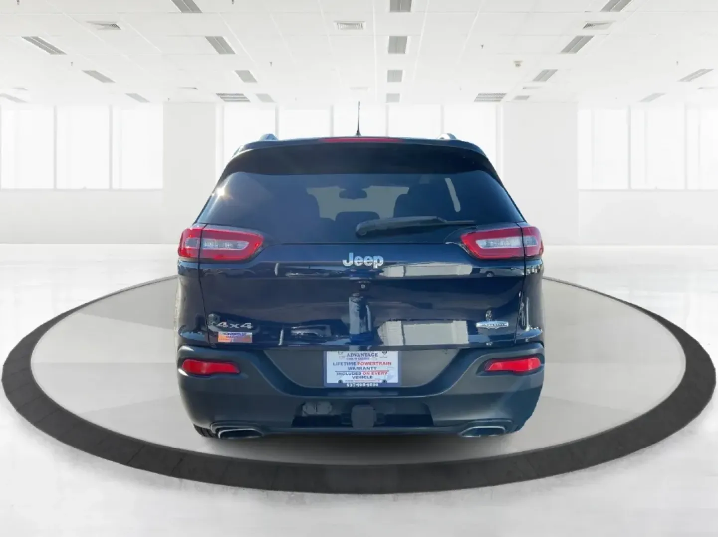 2015 Jeep Cherokee Latitude (1C4PJMCS5FW) with an Other engine, located at 4508 South Dixie Dr, Moraine, OH, 45439, (937) 908-9800, 39.689976, -84.218452 - **Adventure Awaits with the 2015 Jeep Cherokee Latitude at Advantage Car and Credit Moraine**<br /> <br /> Are you ready to elevate your lifestyle with a rugged yet refined vehicle? Whether you're commuting through the bustling streets of Moraine or embarking on a weekend adventure to nearby attrac - Photo#3