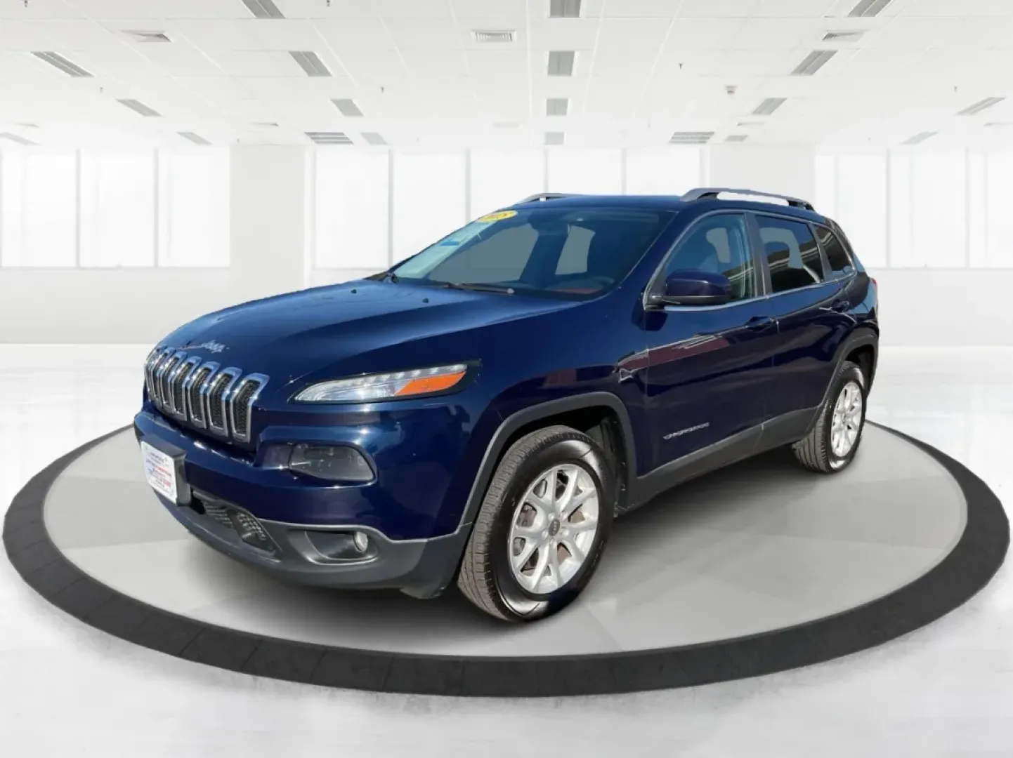 2015 Jeep Cherokee Latitude (1C4PJMCS5FW) with an Other engine, located at 4508 South Dixie Dr, Moraine, OH, 45439, (937) 908-9800, 39.689976, -84.218452 - **Adventure Awaits with the 2015 Jeep Cherokee Latitude at Advantage Car and Credit Moraine**<br /> <br /> Are you ready to elevate your lifestyle with a rugged yet refined vehicle? Whether you're commuting through the bustling streets of Moraine or embarking on a weekend adventure to nearby attrac - Photo#8