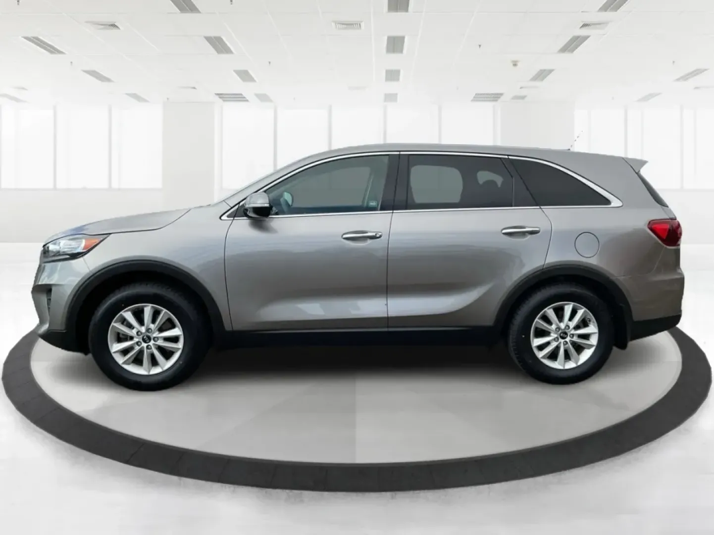 2019 Kia Sorento 2.4L LX (5XYPG4A33KG) with an 2.4L I-4 gasoline direct injection engine, located at 1951 S Dayton Lakeview Rd., New Carlisle, OH, 45344, (937) 908-9800, 39.890999, -84.050255 - **Discover Your Next Adventure with the 2019 Kia Sorento at Advantage Car and Credit!**<br /> <br /> Are you ready to elevate your lifestyle with a vehicle that perfectly blends comfort, versatility, and style? Look no further than the 2019 Kia Sorento, available now at Advantage Car and Credit in N - Photo#5