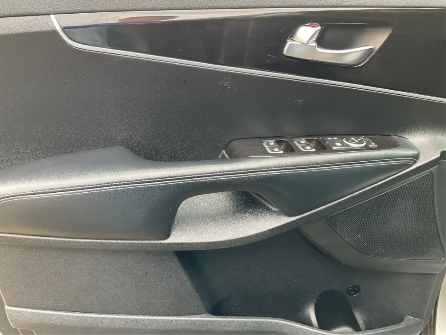 2019 Kia Sorento 2.4L LX (5XYPG4A33KG) with an 2.4L I-4 gasoline direct injection engine, located at 1951 S Dayton Lakeview Rd., New Carlisle, OH, 45344, (937) 908-9800, 39.890999, -84.050255 - **Discover Your Next Adventure with the 2019 Kia Sorento at Advantage Car and Credit!**<br /> <br /> Are you ready to elevate your lifestyle with a vehicle that perfectly blends comfort, versatility, and style? Look no further than the 2019 Kia Sorento, available now at Advantage Car and Credit in N - Photo#17